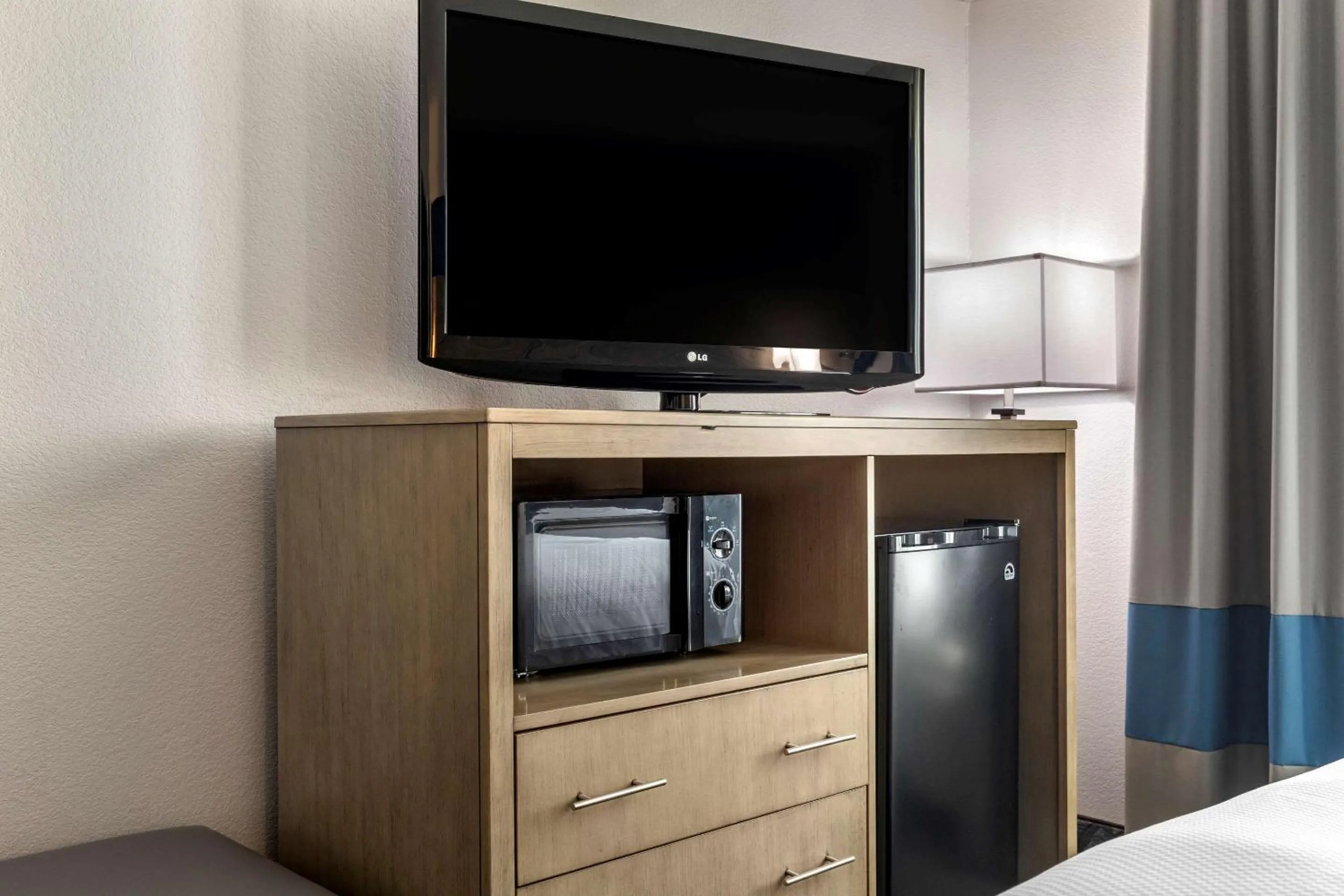 Photo of the whole room, Bed in Comfort Inn & Suites Mansfield