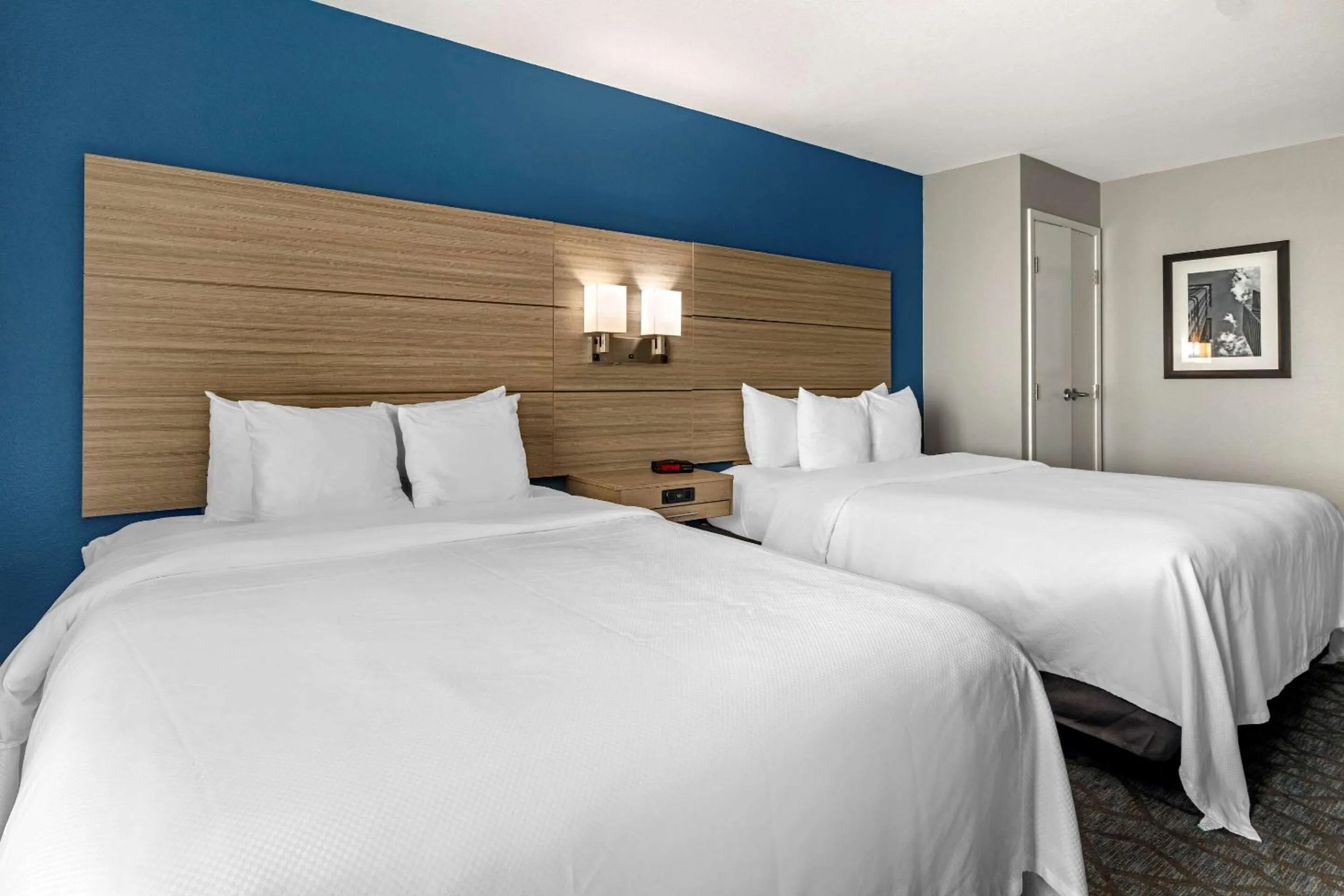 Photo of the whole room, Bed in Comfort Inn & Suites Mansfield