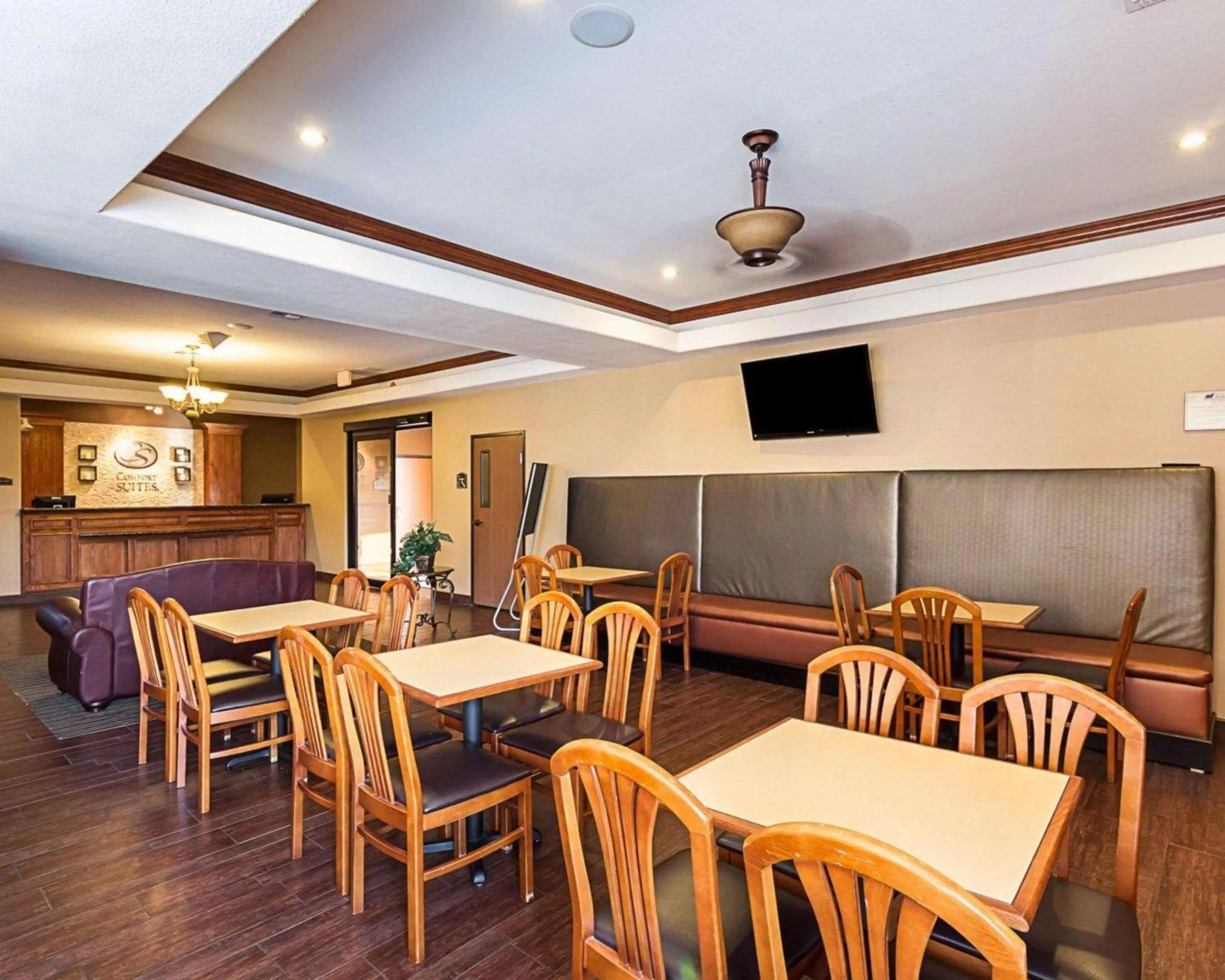 Restaurant/places to eat in Comfort Suites At Plaza Mall