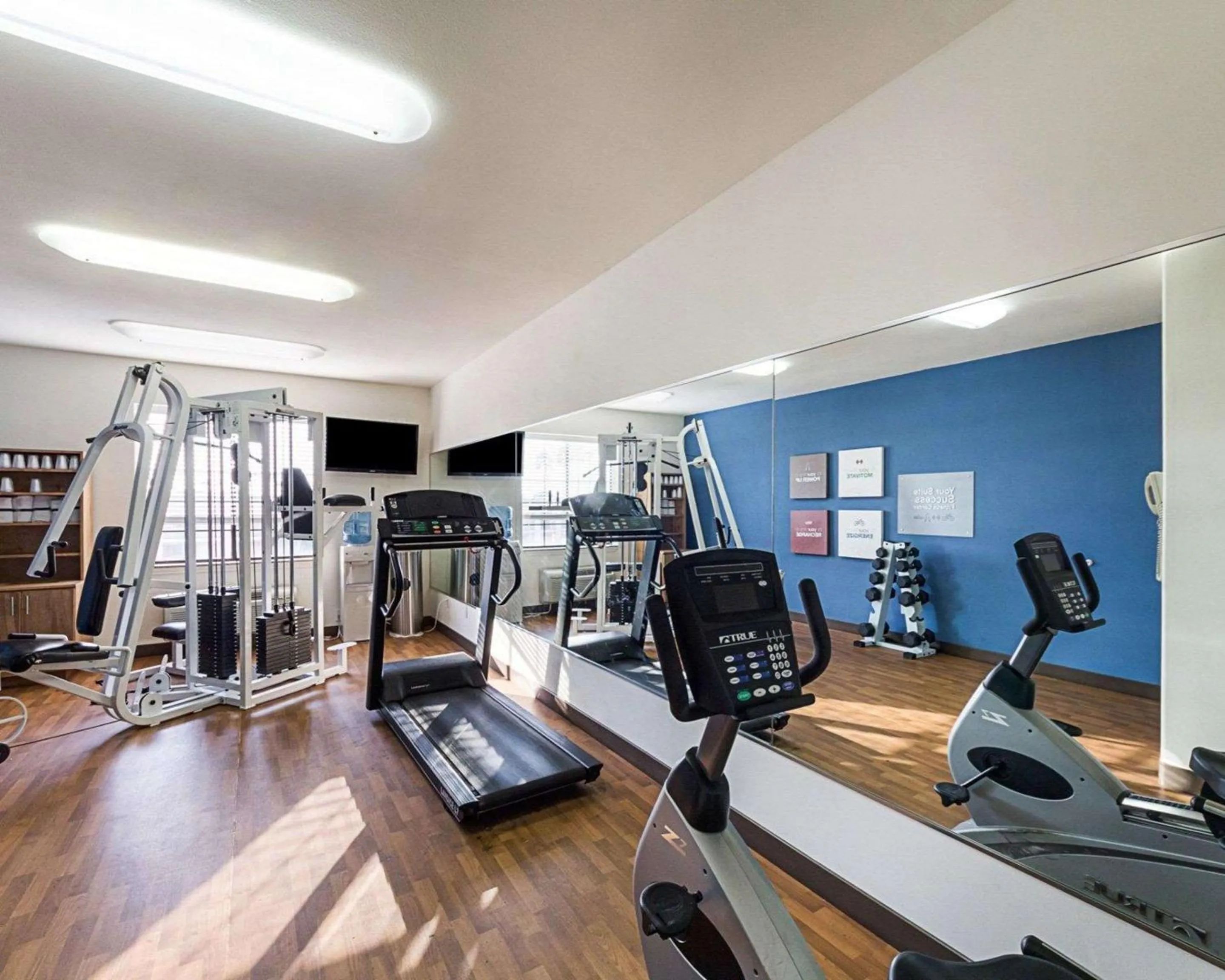 Fitness centre/facilities in Comfort Suites At Plaza Mall