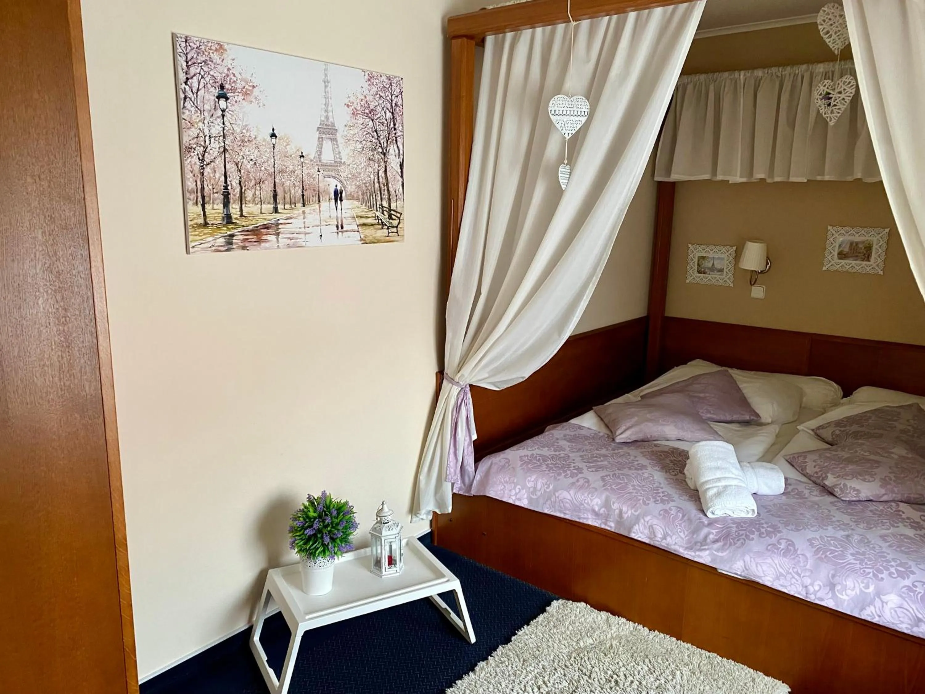 Bed in Zámecký Hotel Zlatý Orel