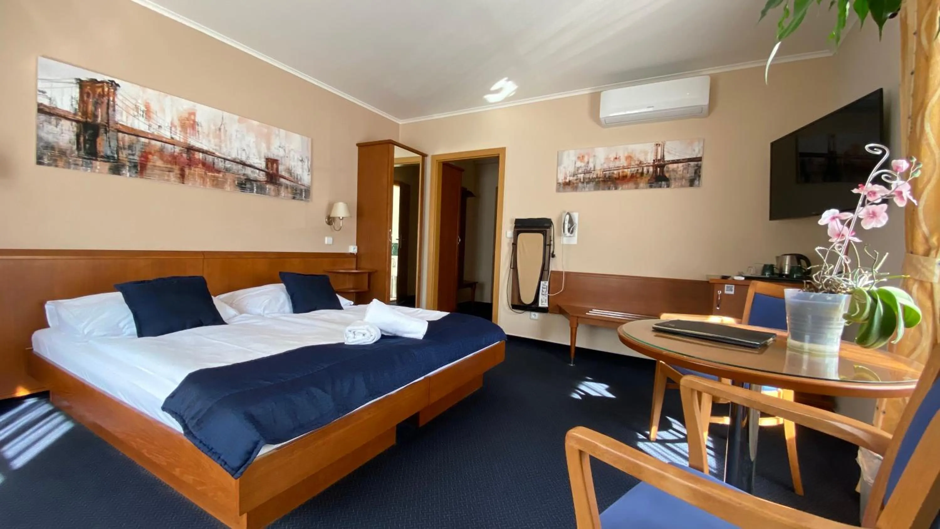 Bed in Zámecký Hotel Zlatý Orel