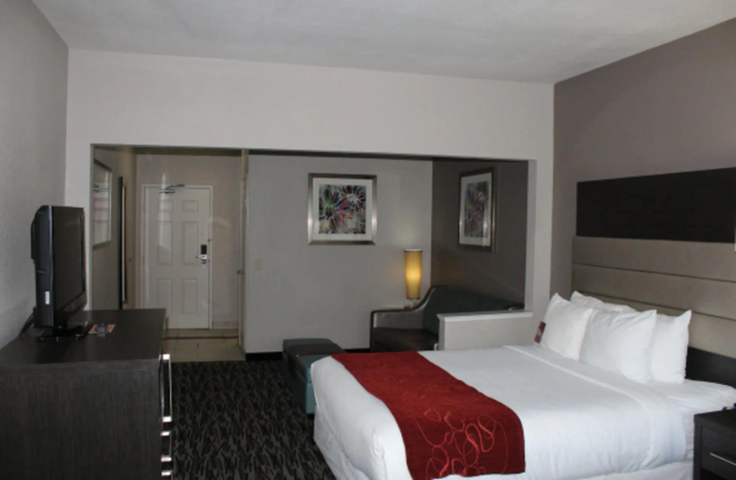 Bed in Comfort Suites Lewisville - Dallas
