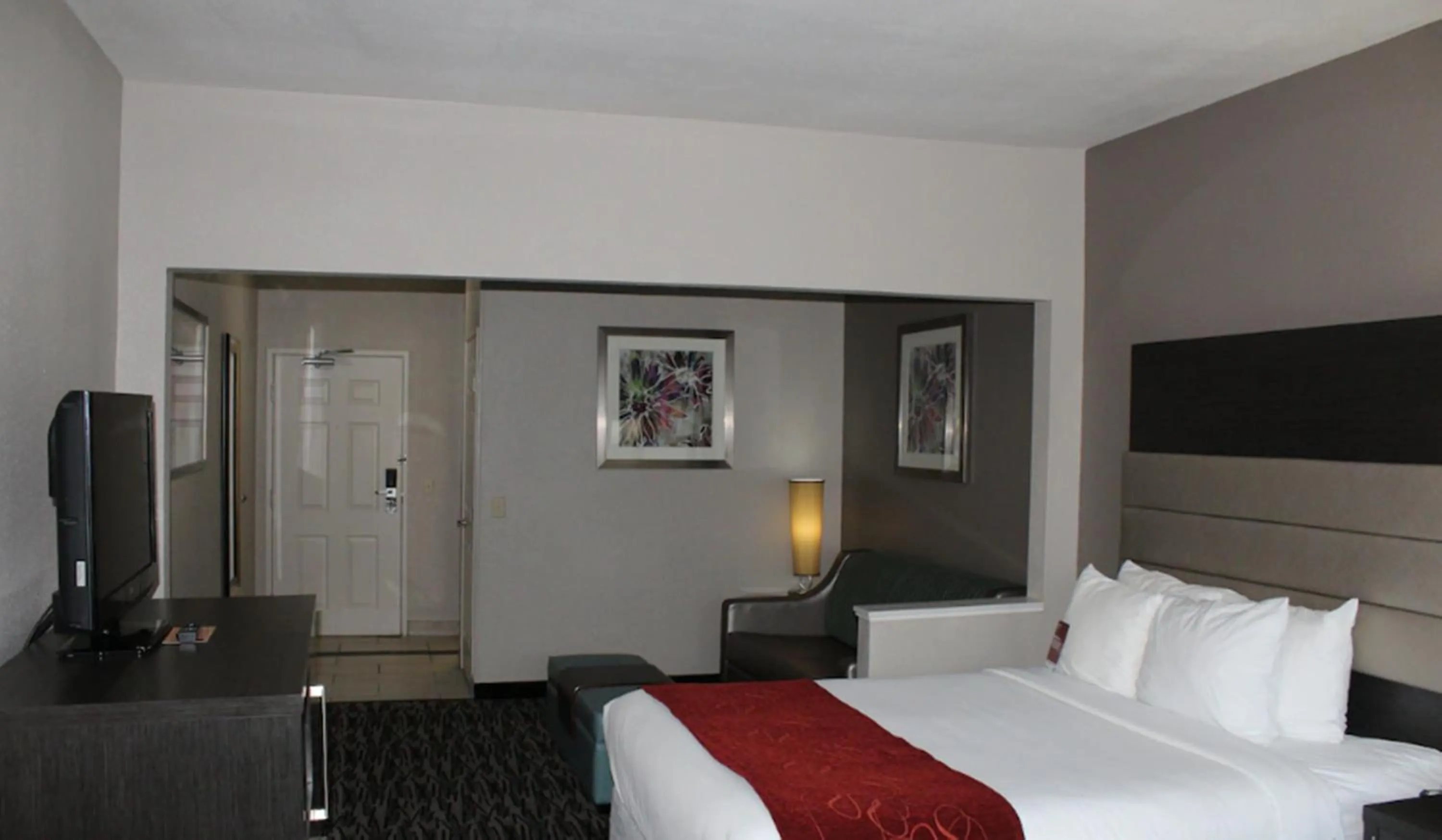 Bed in Comfort Suites Lewisville - Dallas