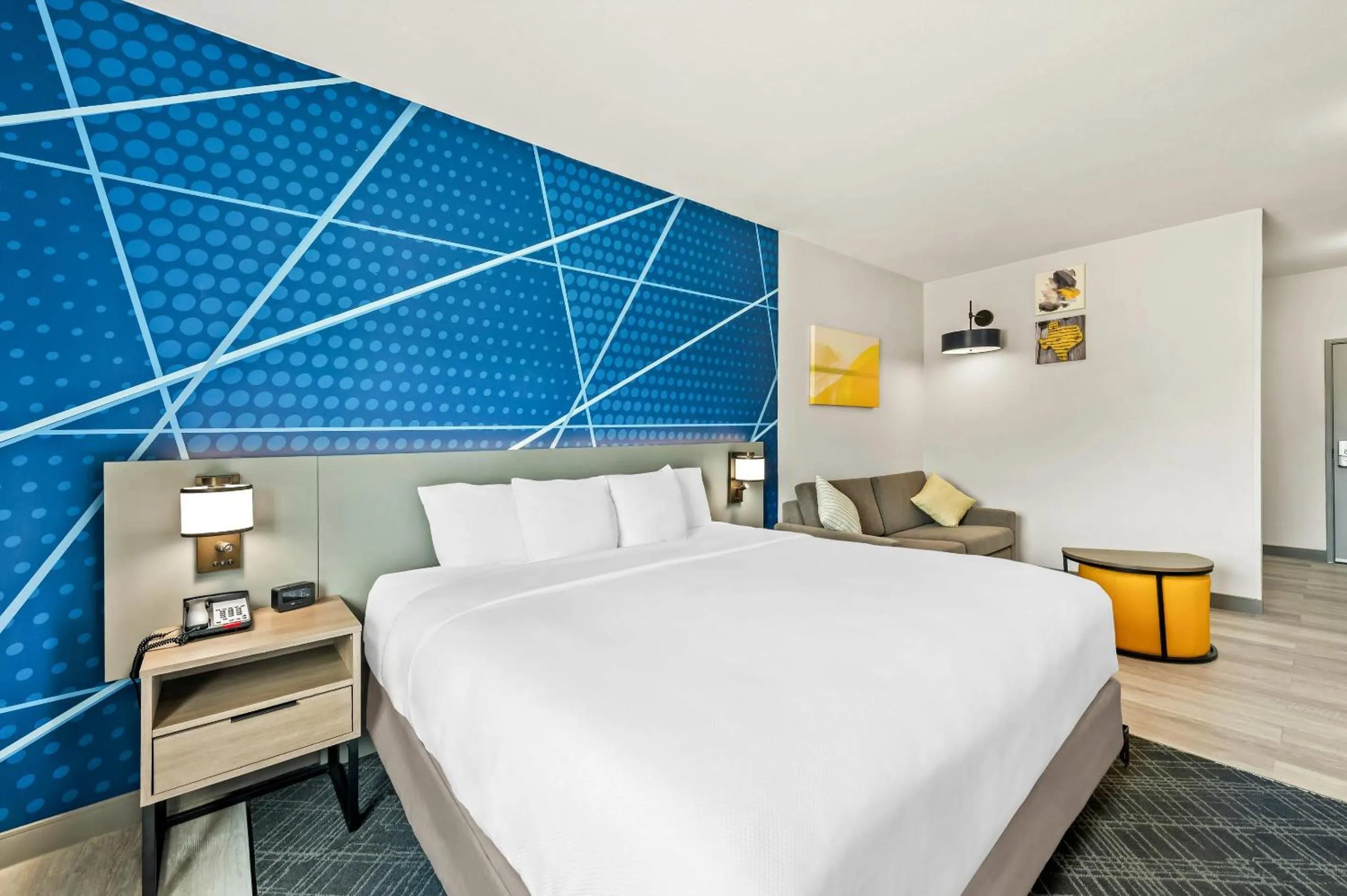 Bedroom, Bed in Comfort Suites Longview North