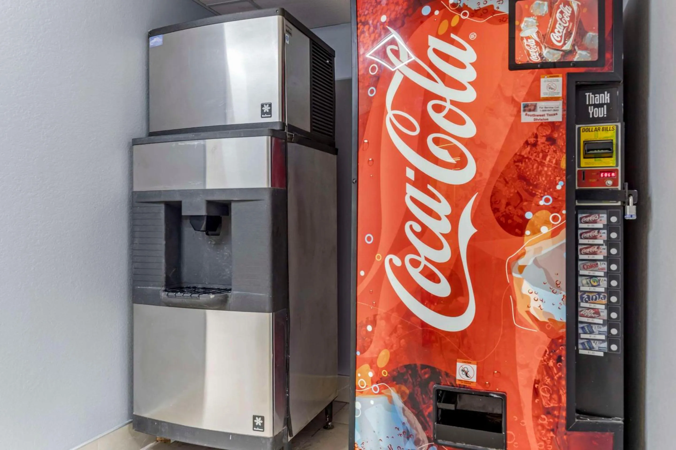 vending machine in Quality Inn Near Seaworld - Lackland