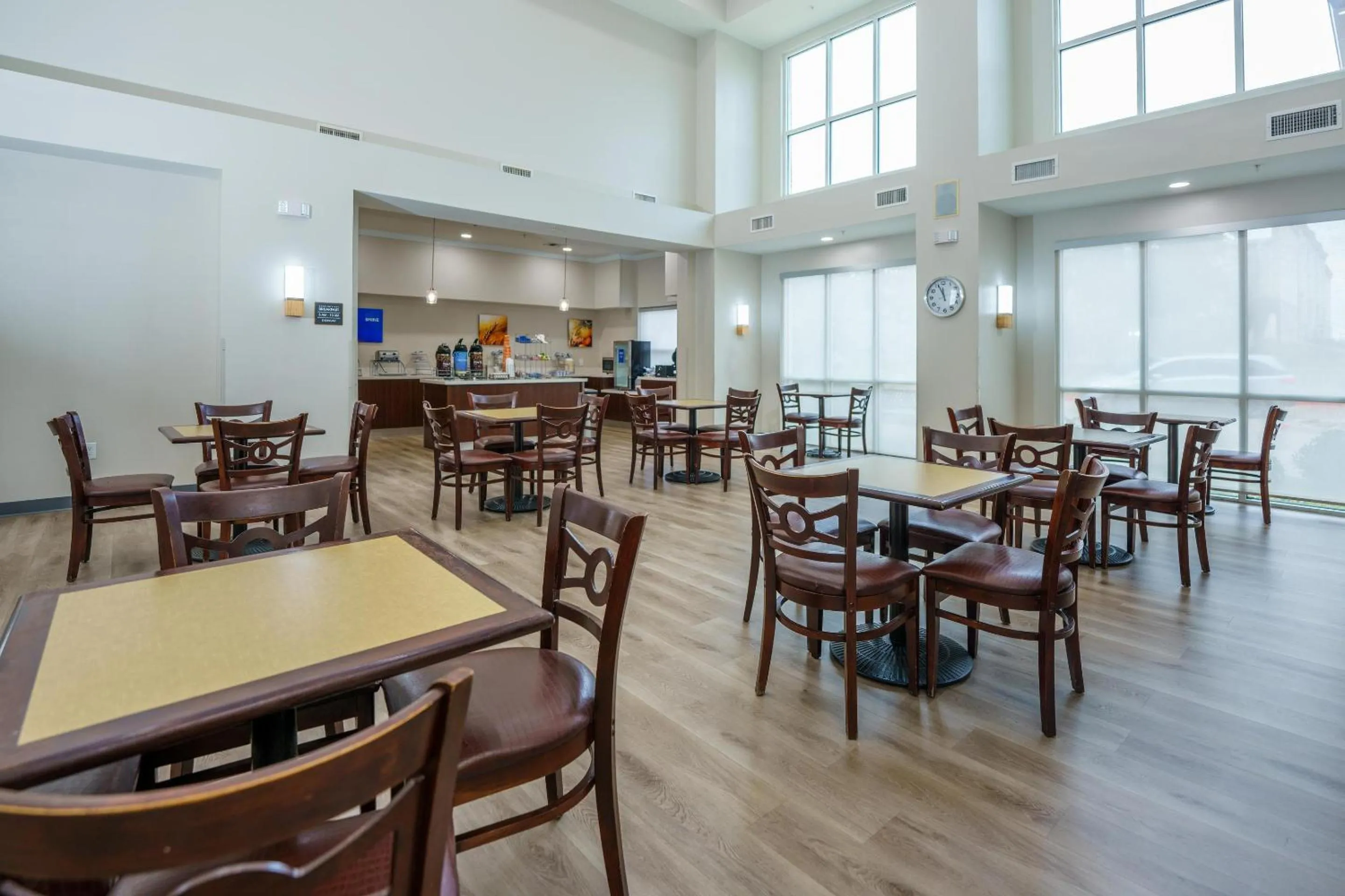 Breakfast in Comfort Suites University Drive