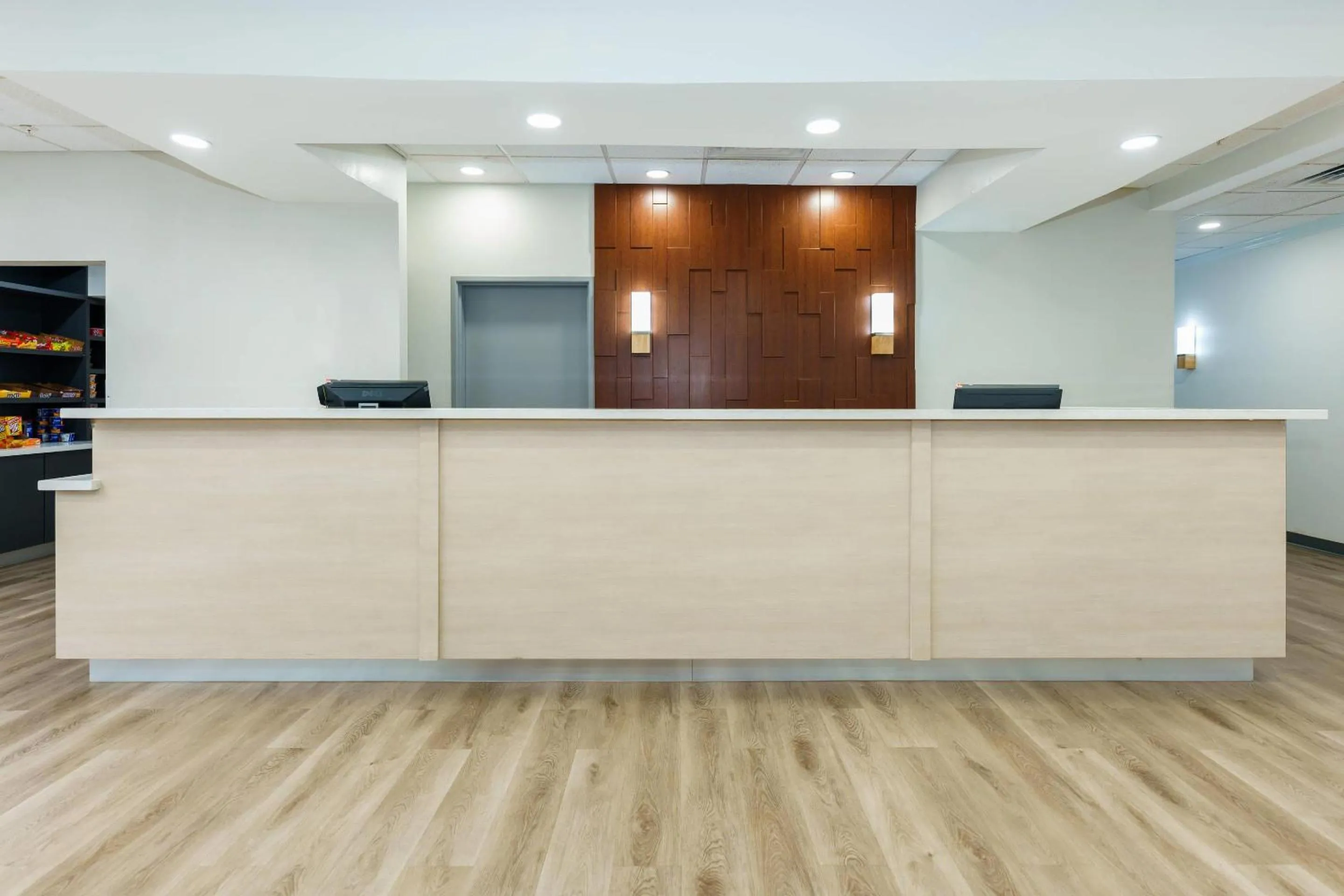 Lobby or reception in Comfort Suites University Drive