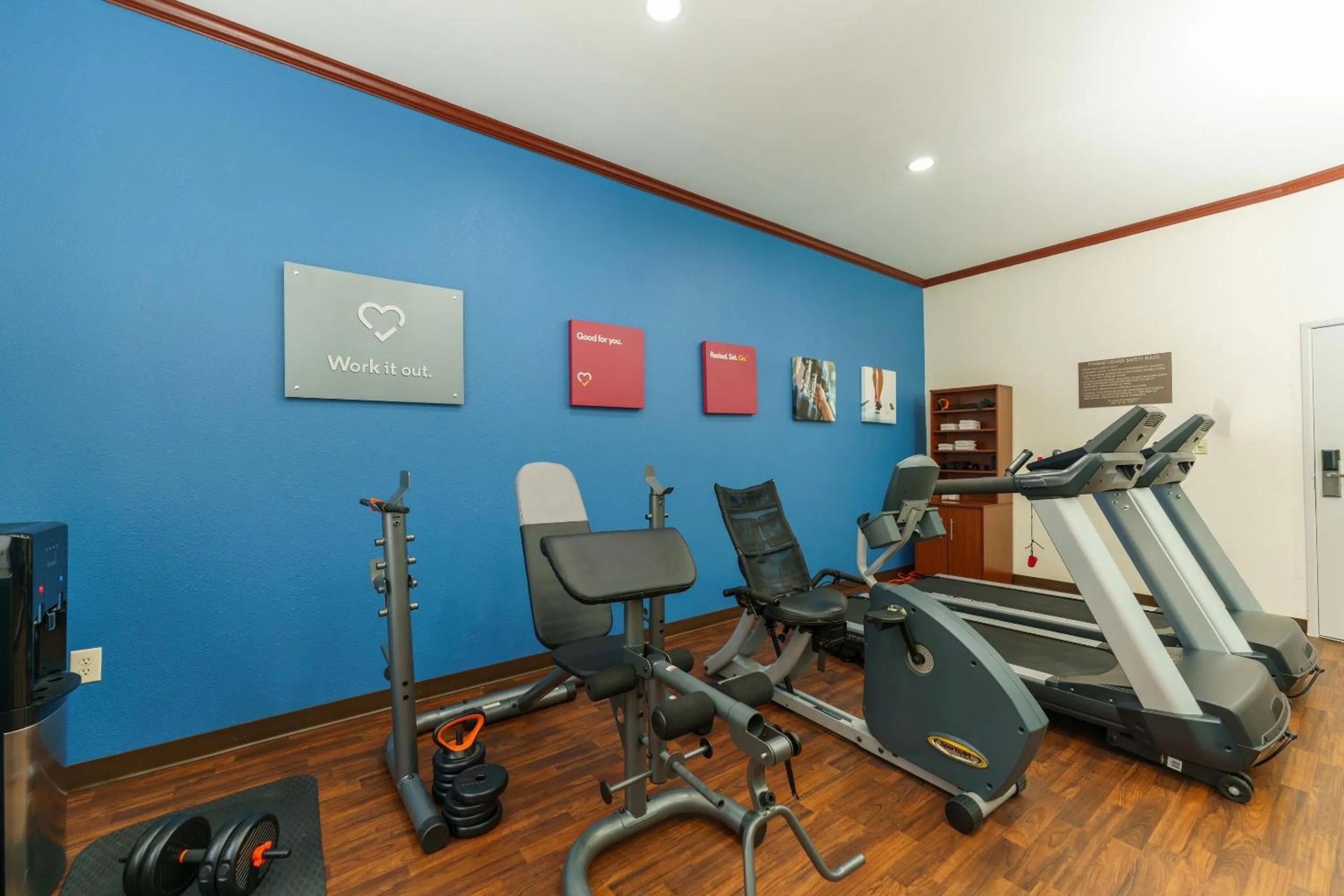 Fitness centre/facilities in Comfort Suites University Drive