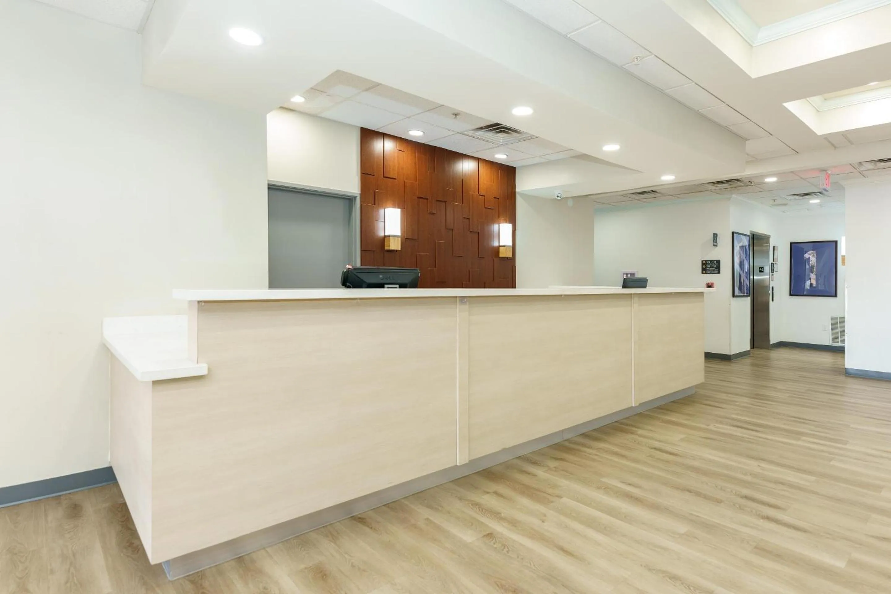 Lobby or reception in Comfort Suites University Drive