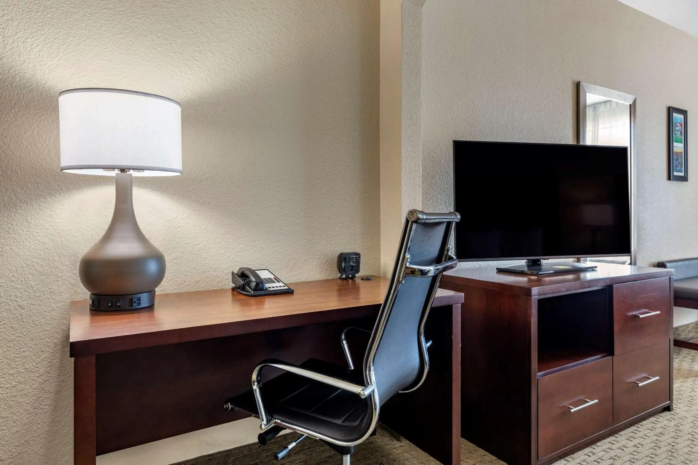 Photo of the whole room in Comfort Suites Waco Near University Area