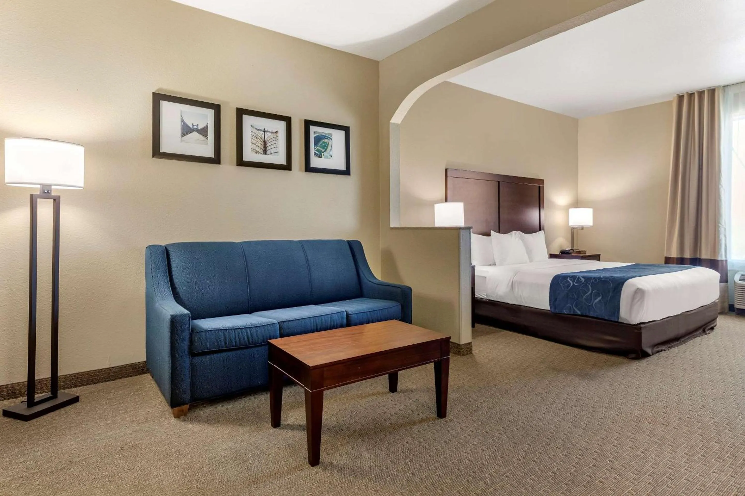 Photo of the whole room, Bed in Comfort Suites Waco Near University Area