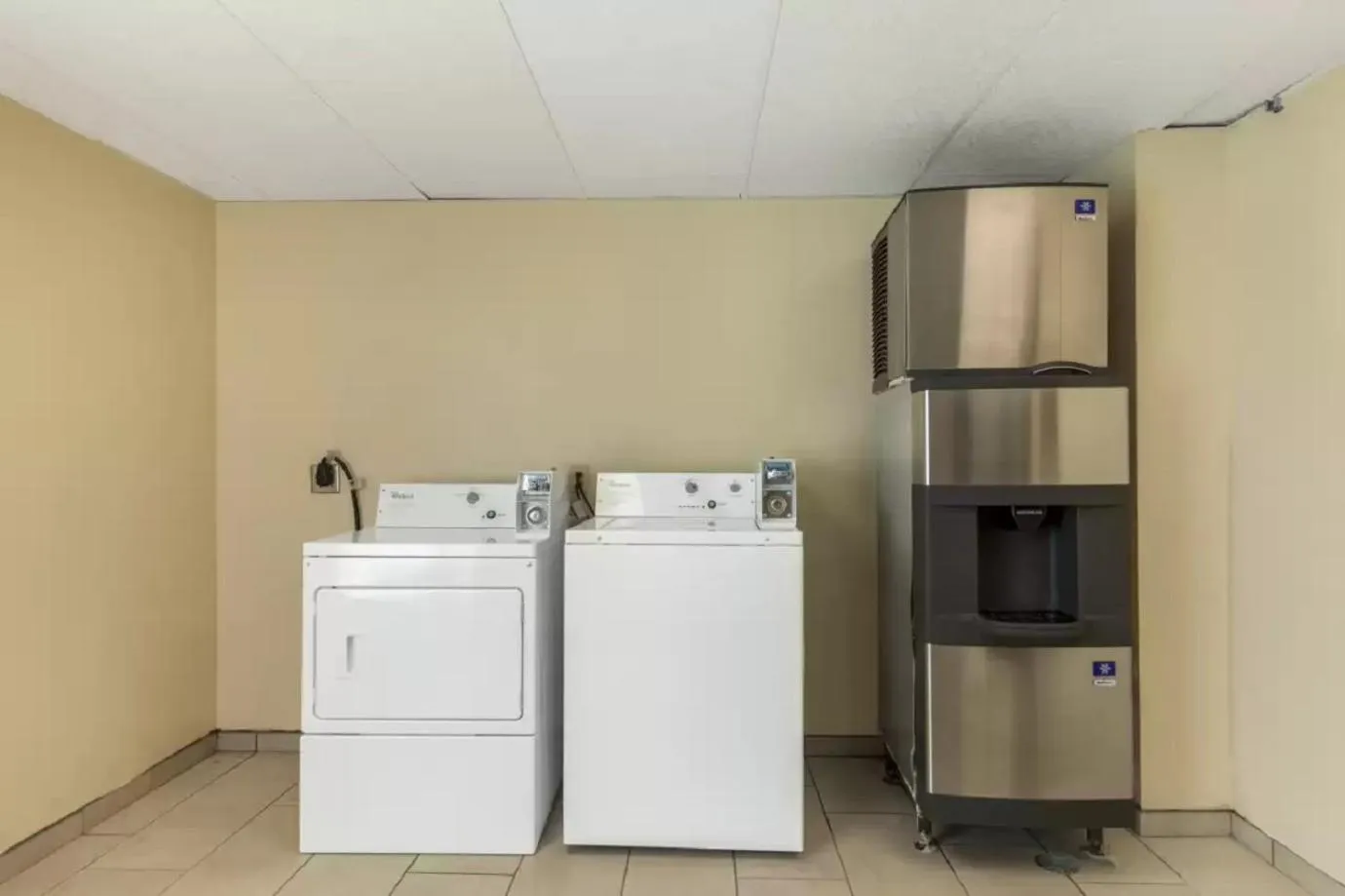 laundry in Comfort Inn & Suites San Antonio Airport