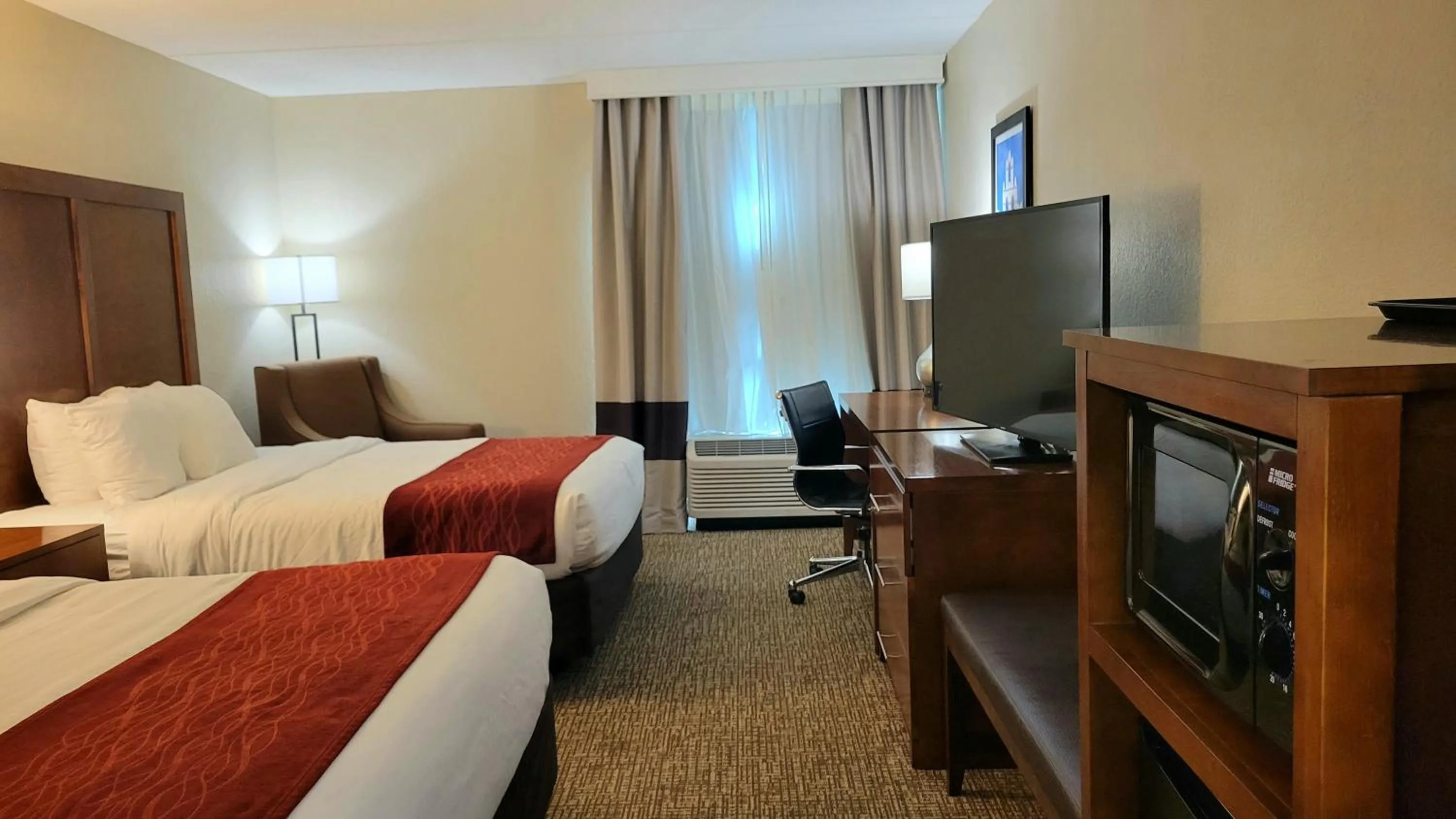 Photo of the whole room, Bed in Comfort Inn & Suites San Antonio Airport