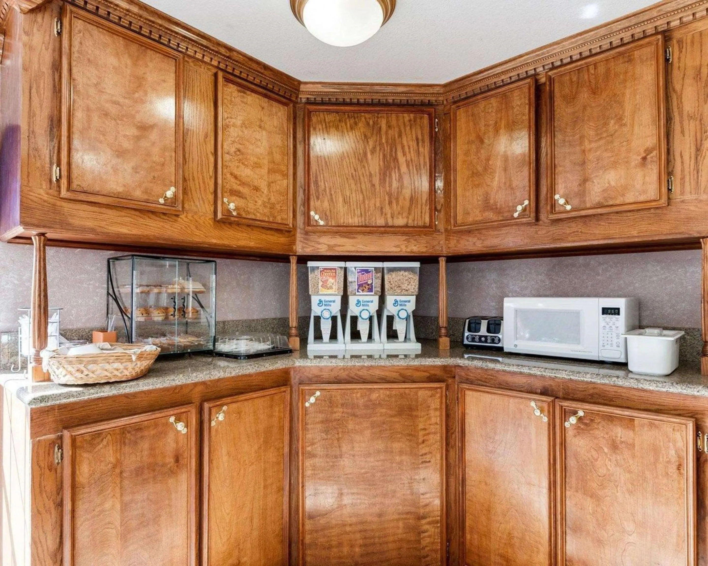 Restaurant/places to eat in Econo Lodge Jasper