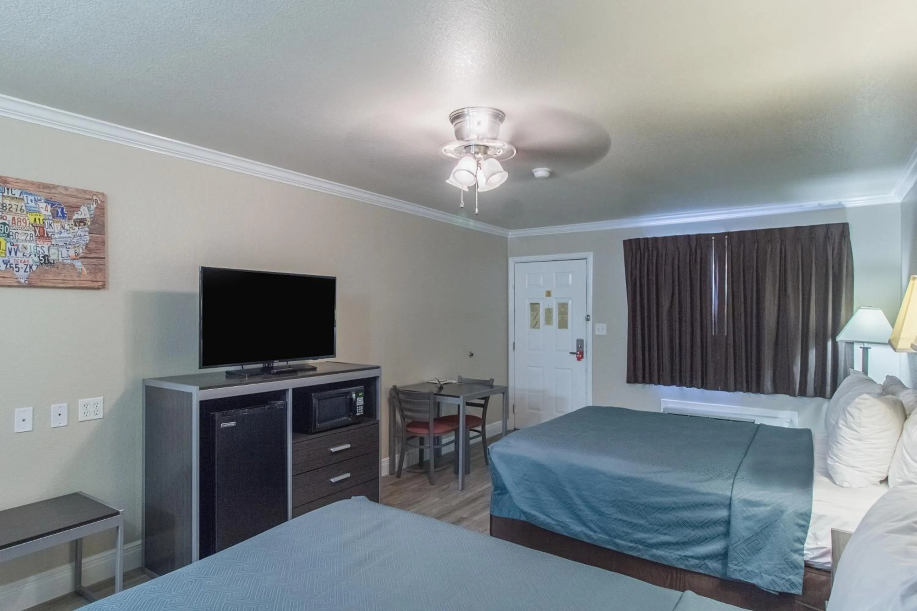 Bed in Econo Lodge Inn & Suites Corpus Christi