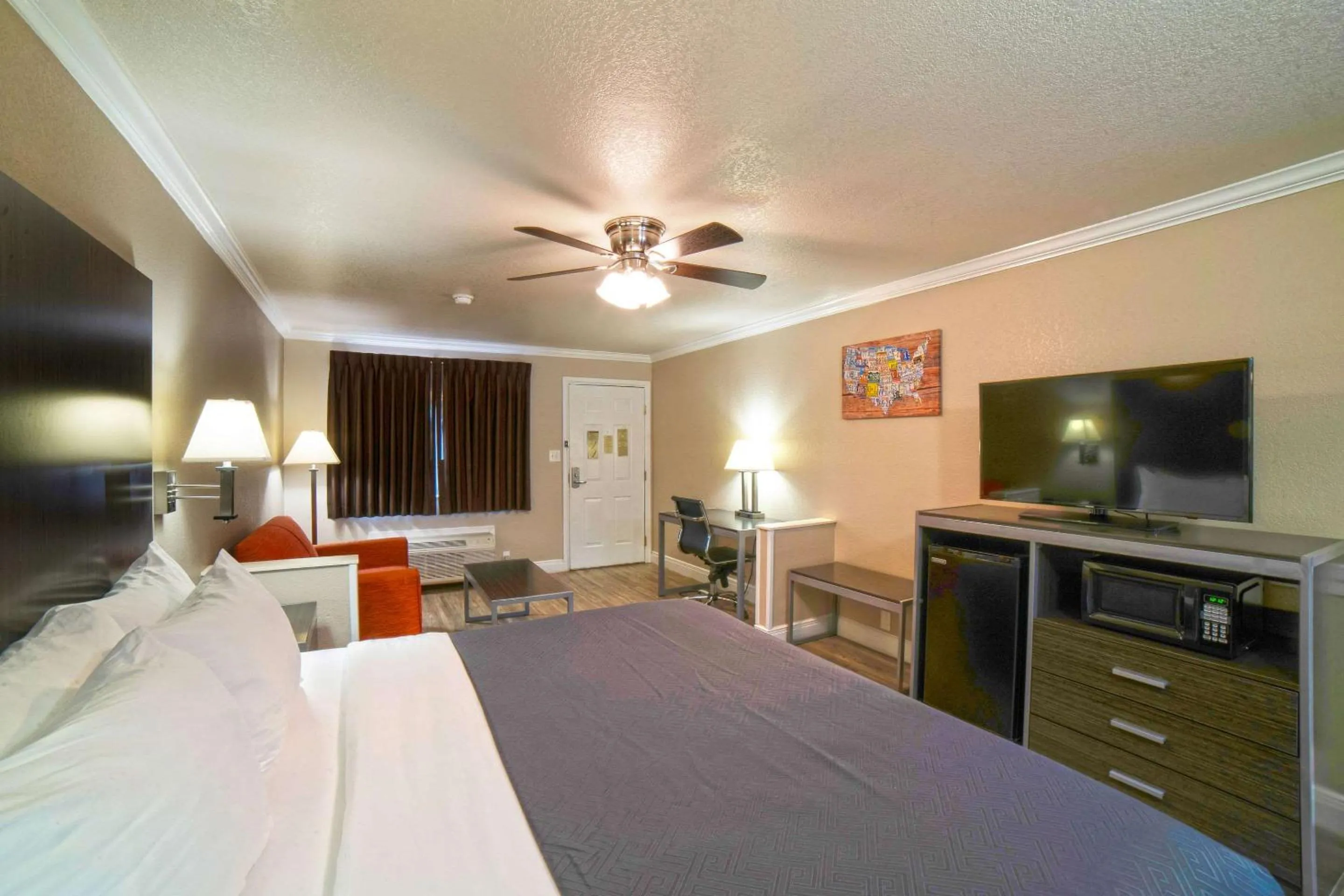 Bedroom, Bed in Econo Lodge Inn & Suites Corpus Christi