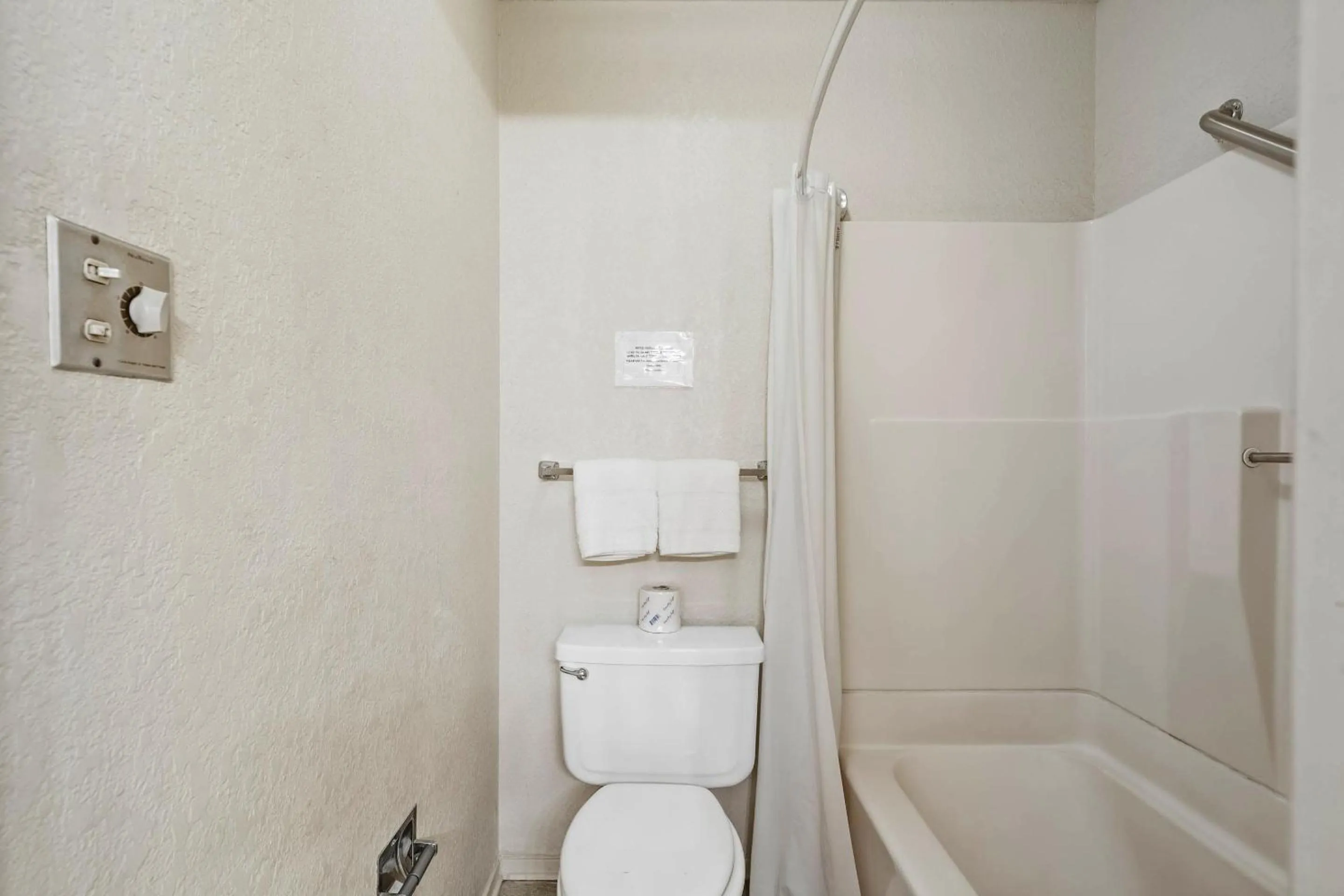 Bathroom in Segovia Lodge Junction TX I -10