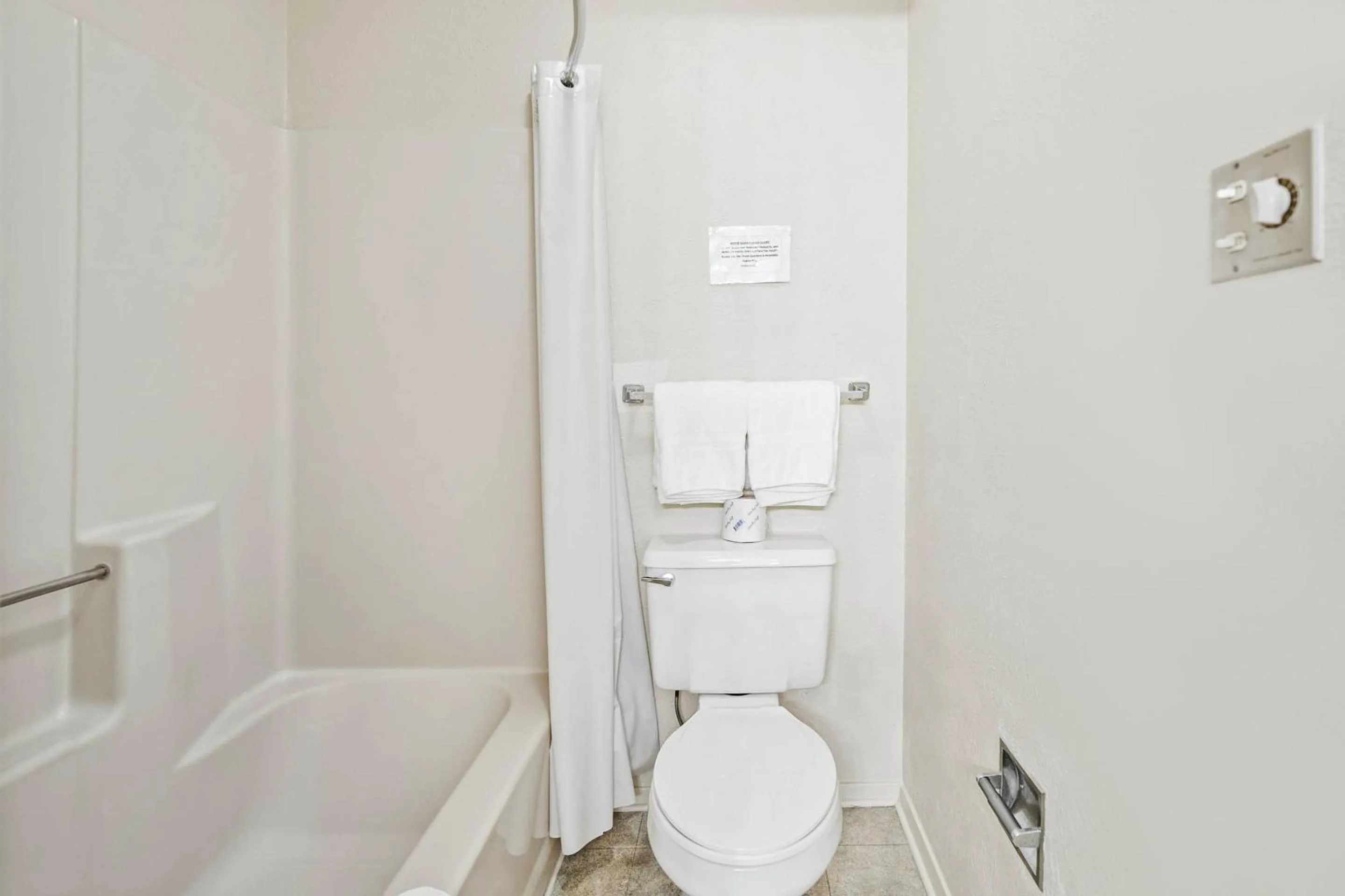 Bathroom in Segovia Lodge Junction TX I -10