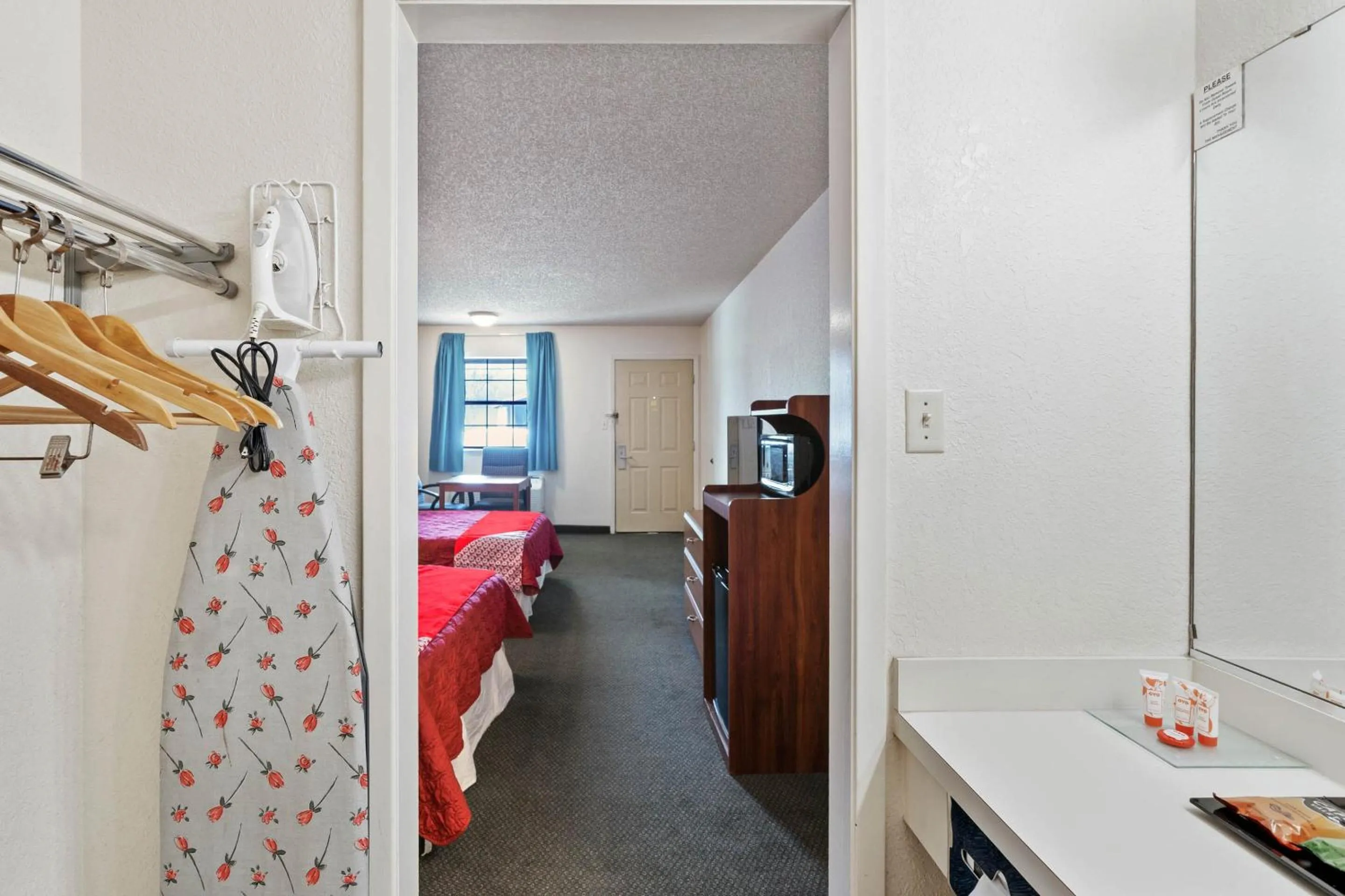 Bedroom, Bed in Segovia Lodge Junction TX I -10