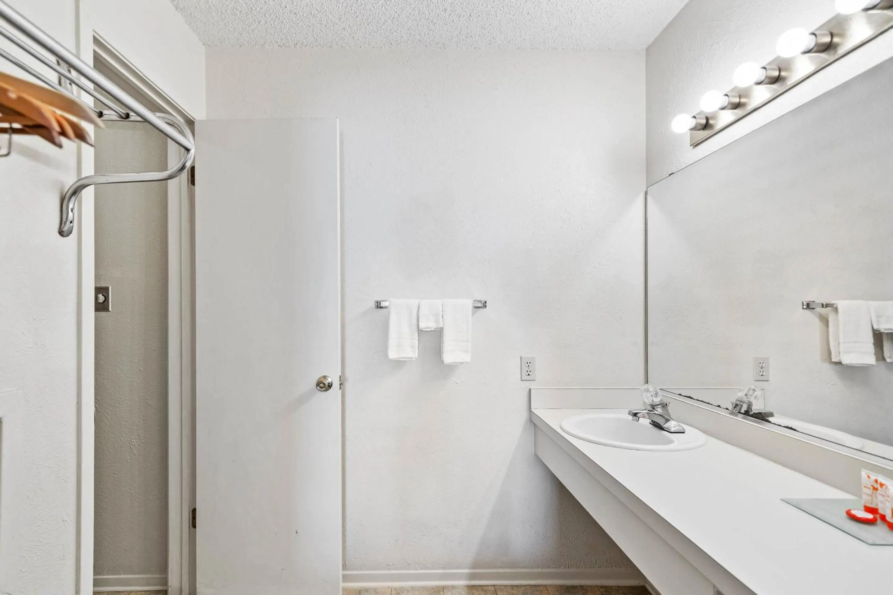 Bathroom in Segovia Lodge Junction TX I -10