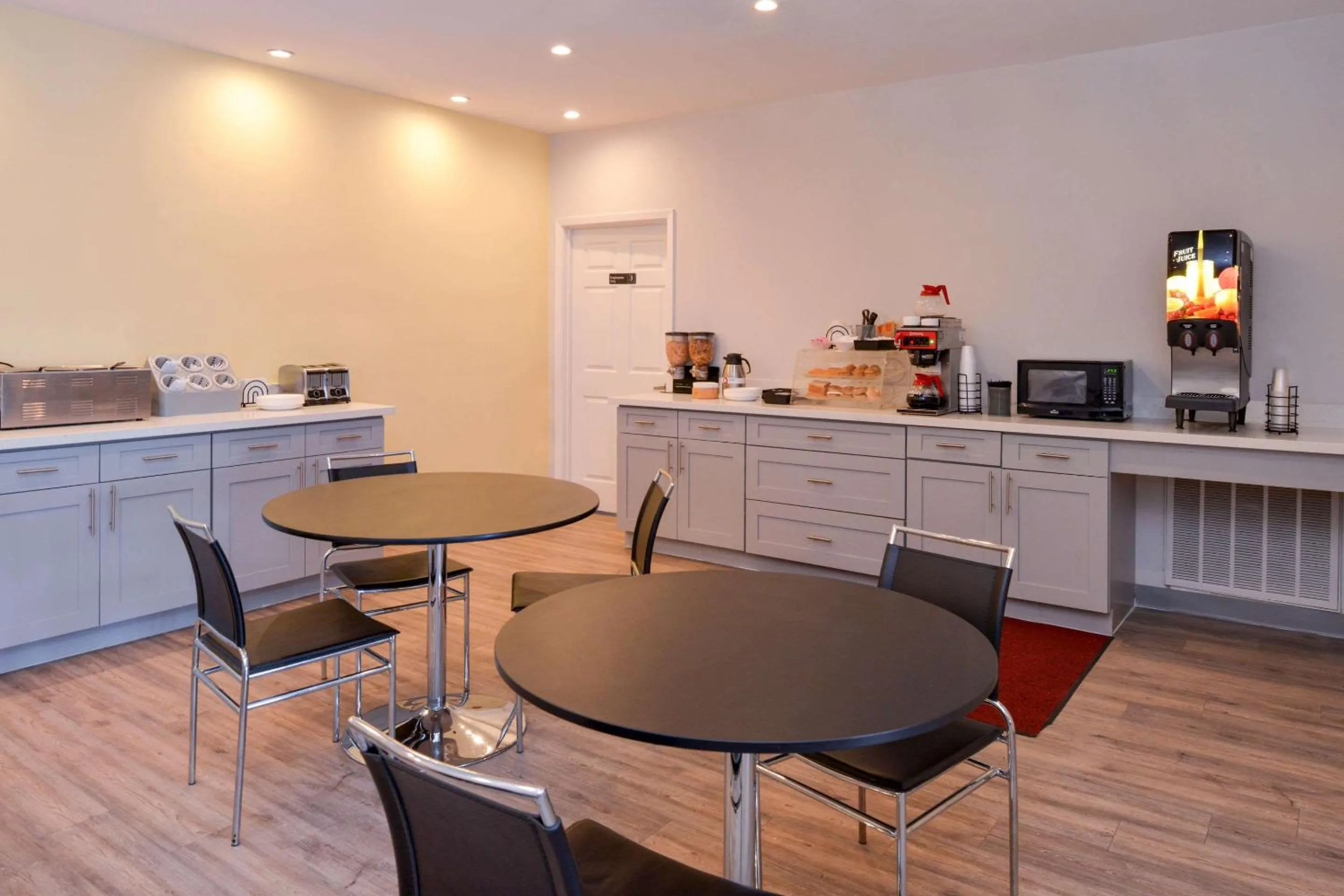 Restaurant/places to eat in Econo Lodge Inn & Suites Port Arthur near Sabine Pass