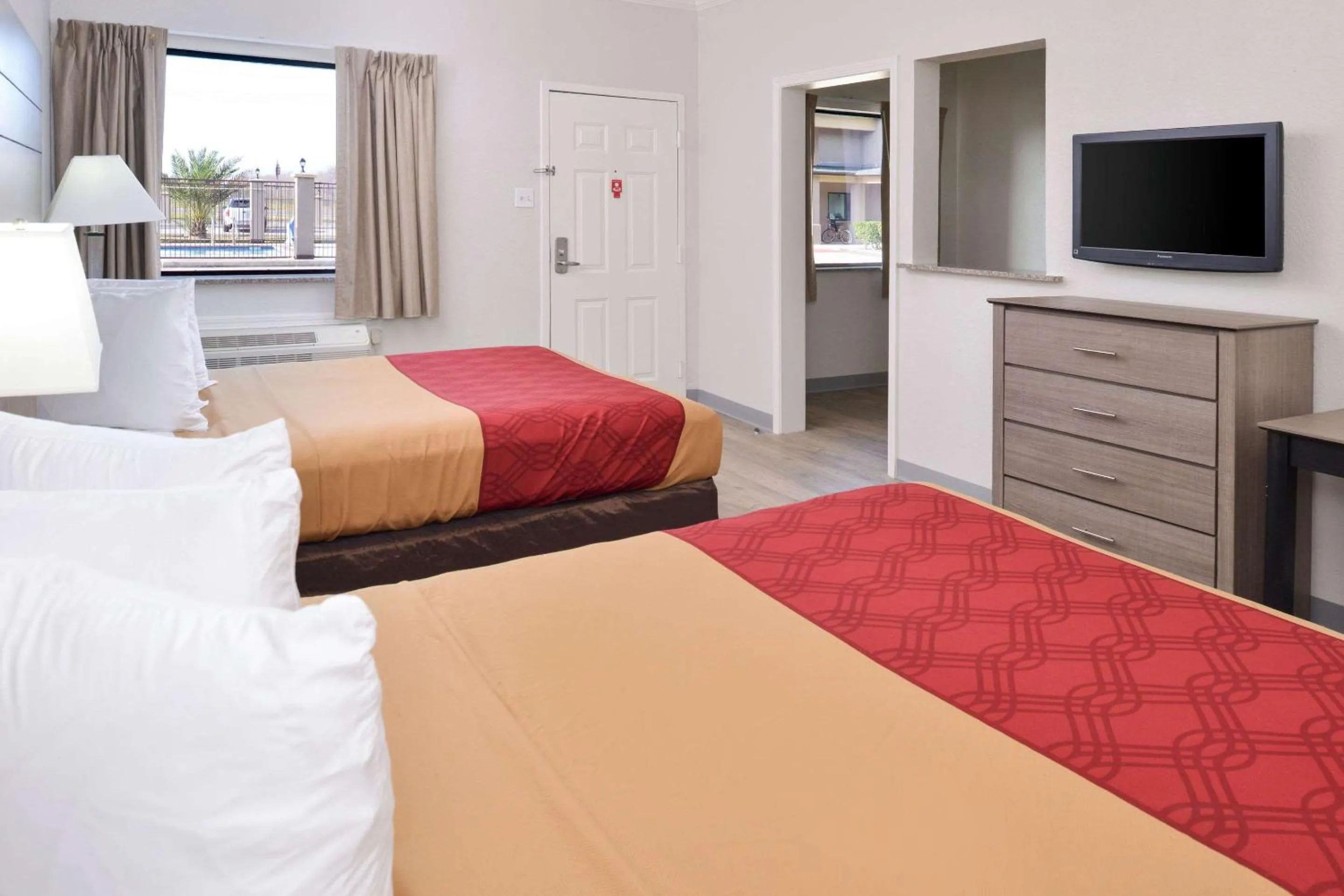 Photo of the whole room, Bed in Econo Lodge Inn & Suites Port Arthur near Sabine Pass