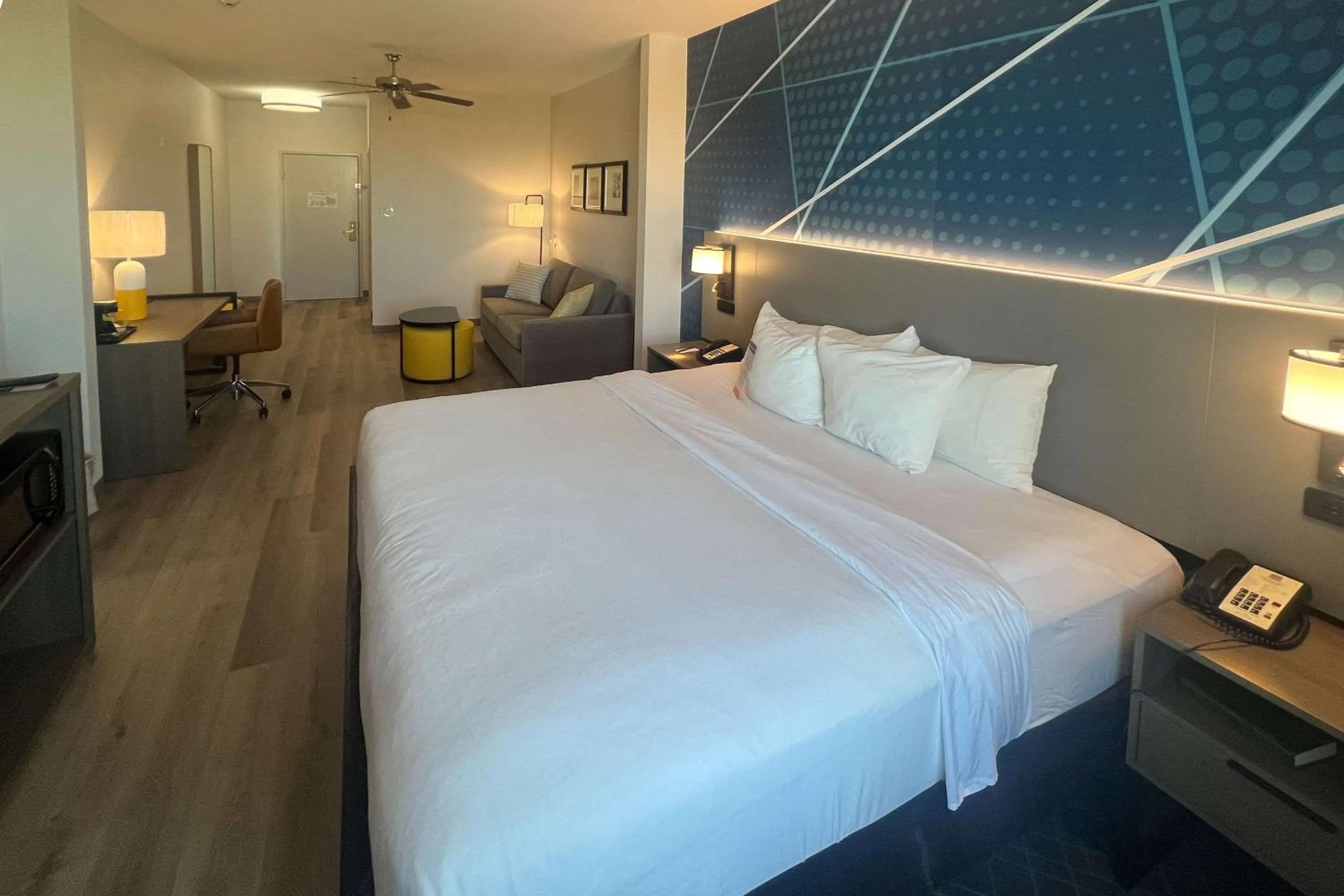 Bedroom, Bed in Comfort Suites San Angelo near University