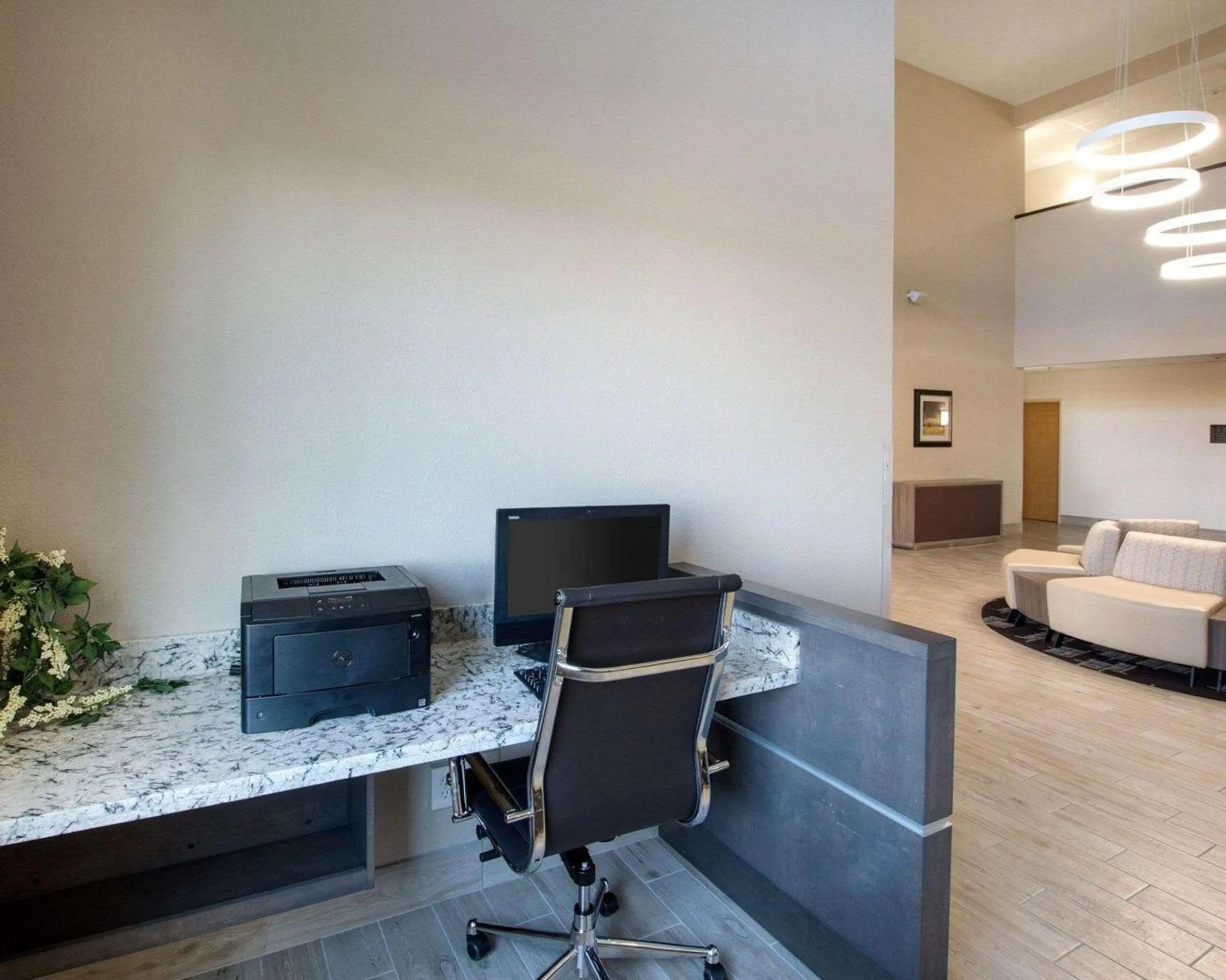 Business facilities, Bed in Comfort Suites San Angelo near University