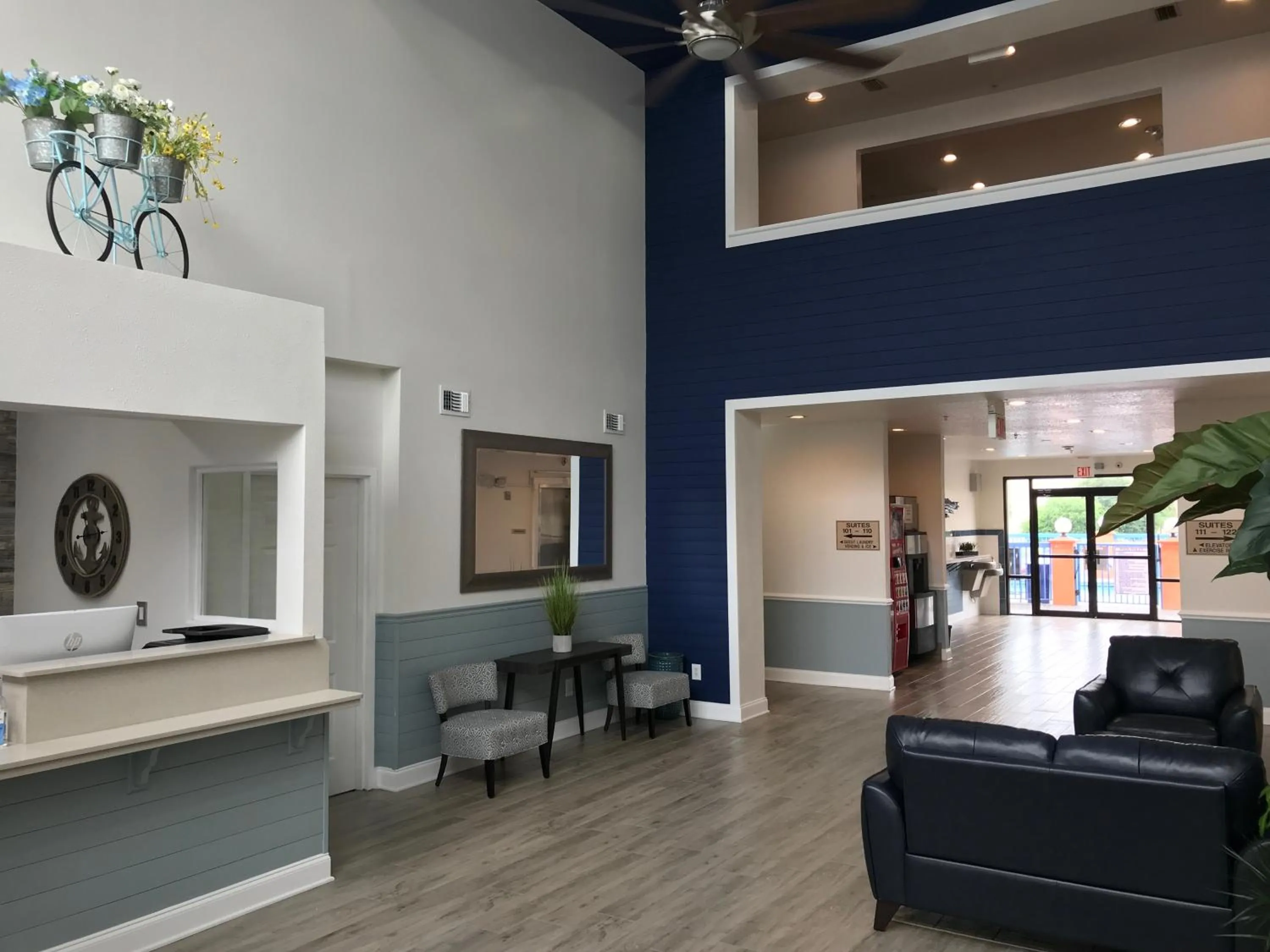 Seating area in Hotel Pensacola