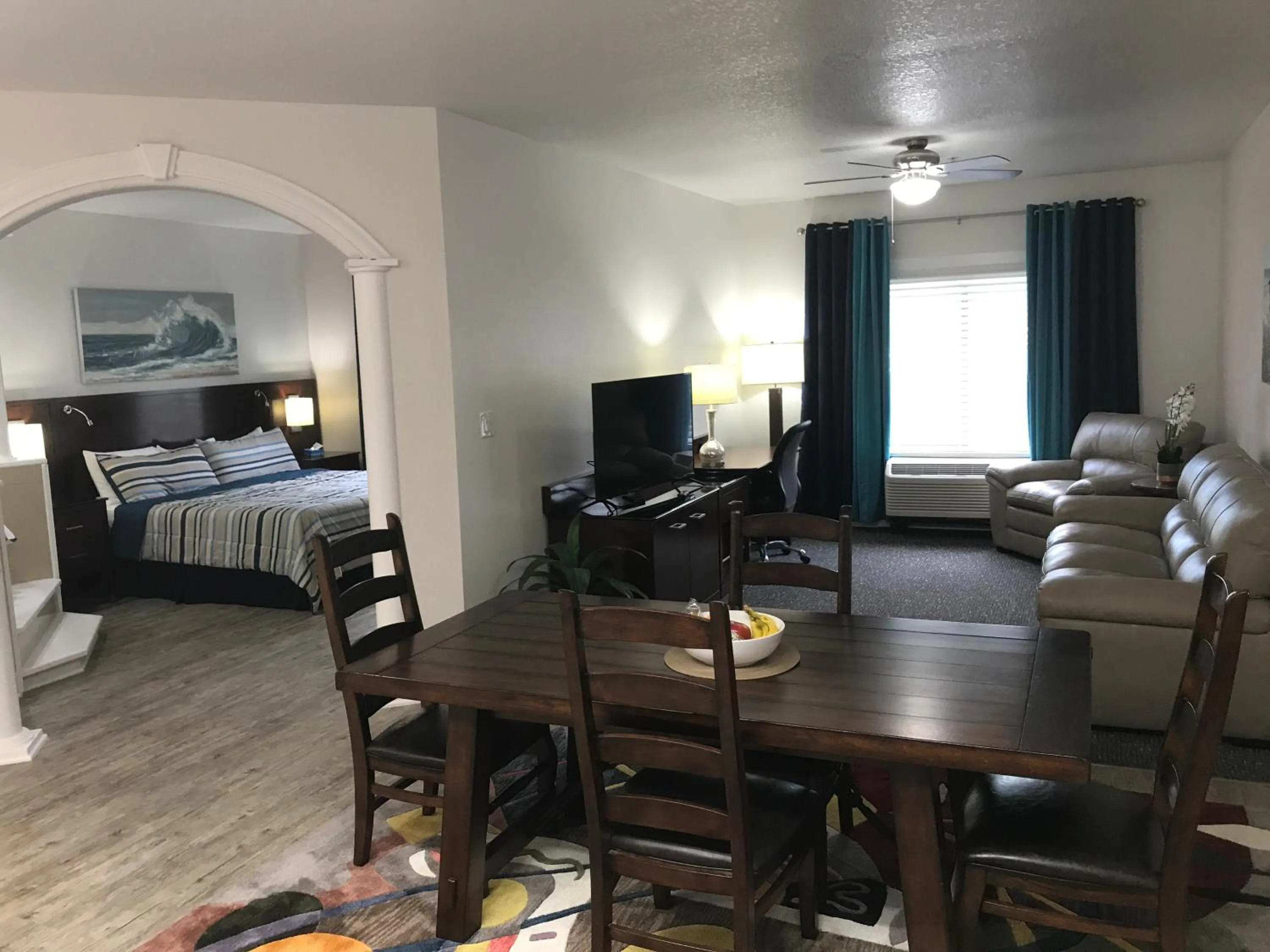 Bed in Hotel Pensacola