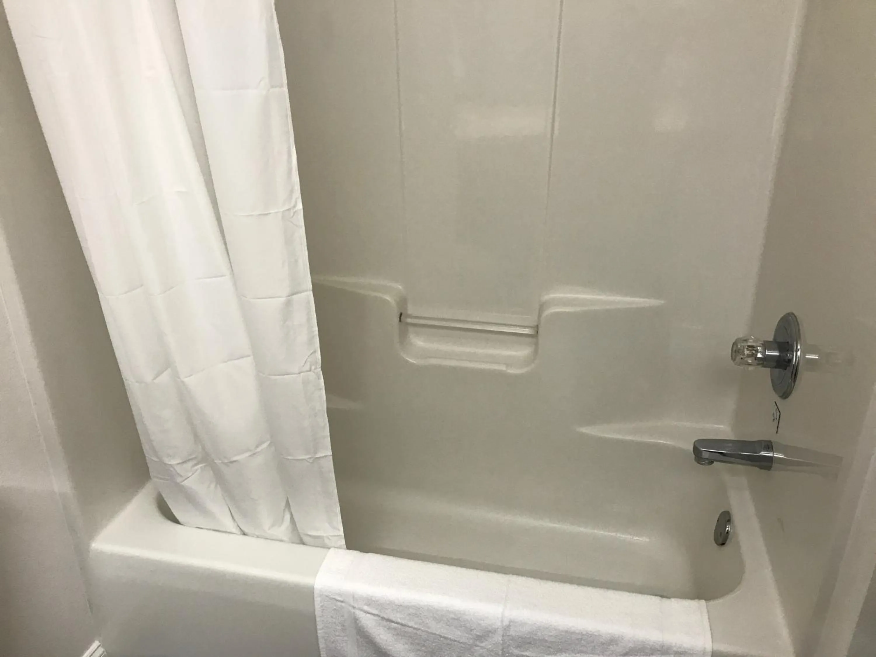 Bathroom in Hotel Pensacola