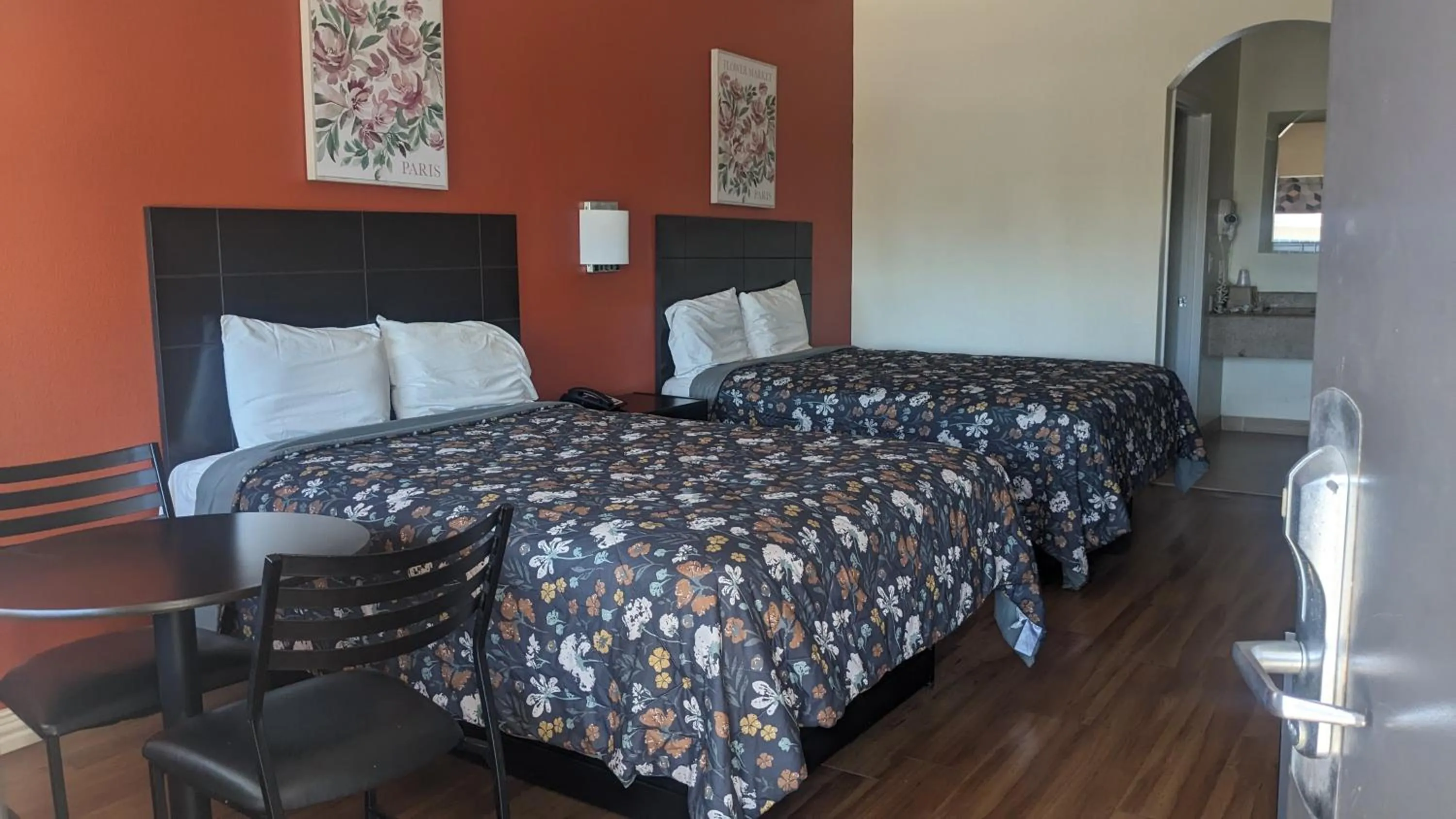 Bed in Rodeway Inn & Suites Humble IAH