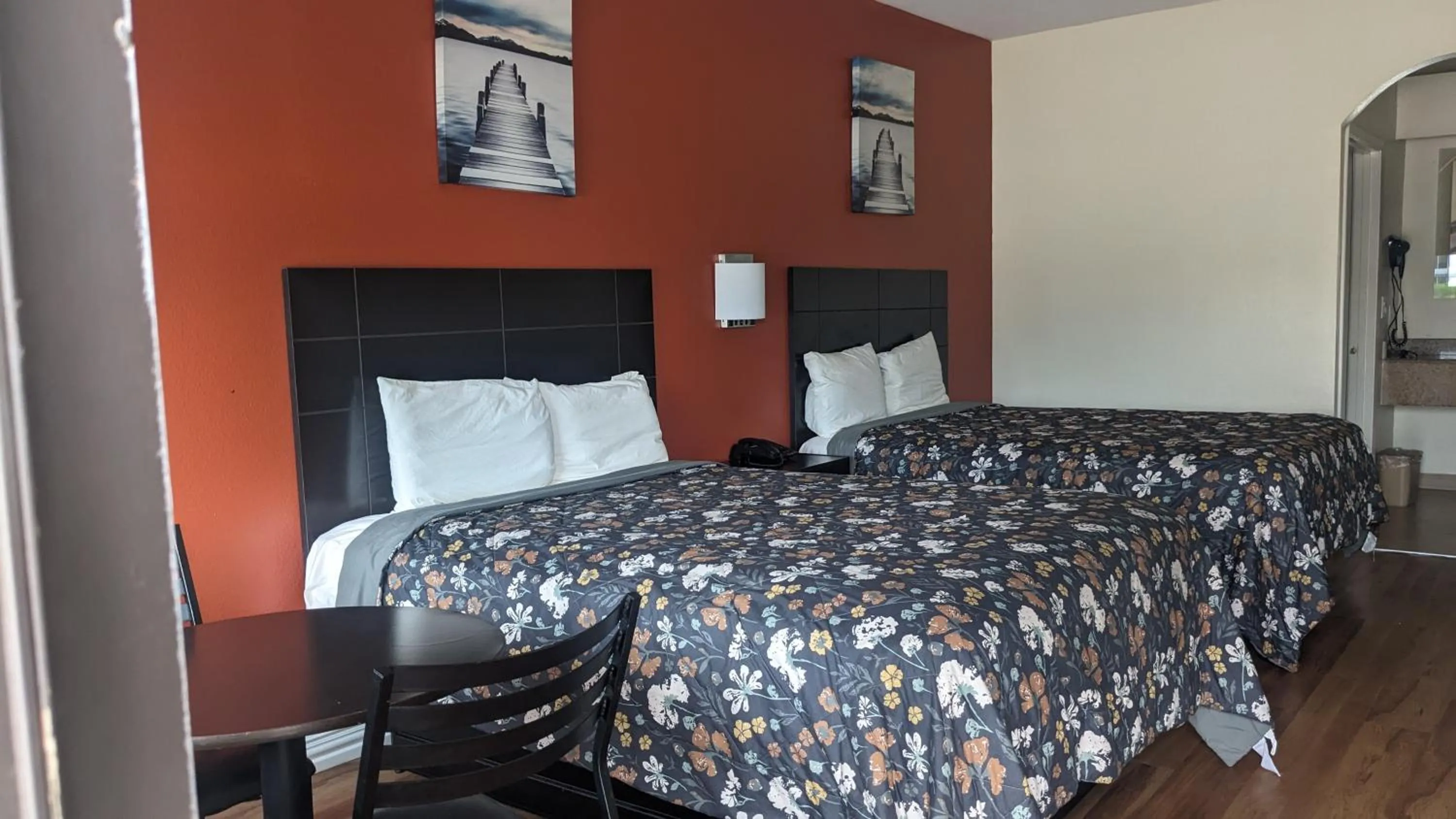 Bed in Rodeway Inn & Suites Humble IAH