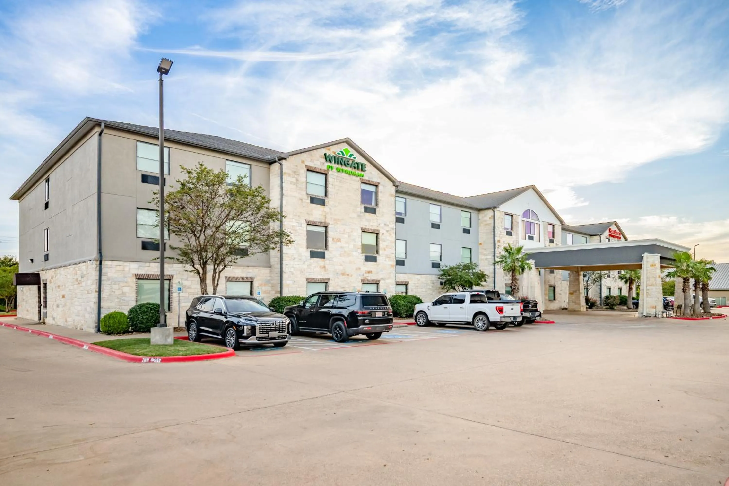 Property building in Wingate by Wyndham College Station South