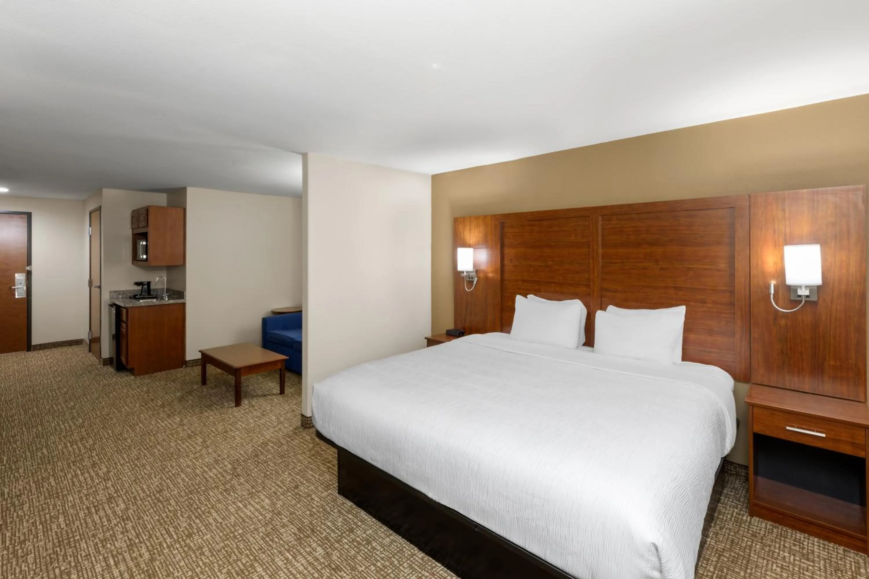 Bedroom, Bed in Wingate by Wyndham College Station South