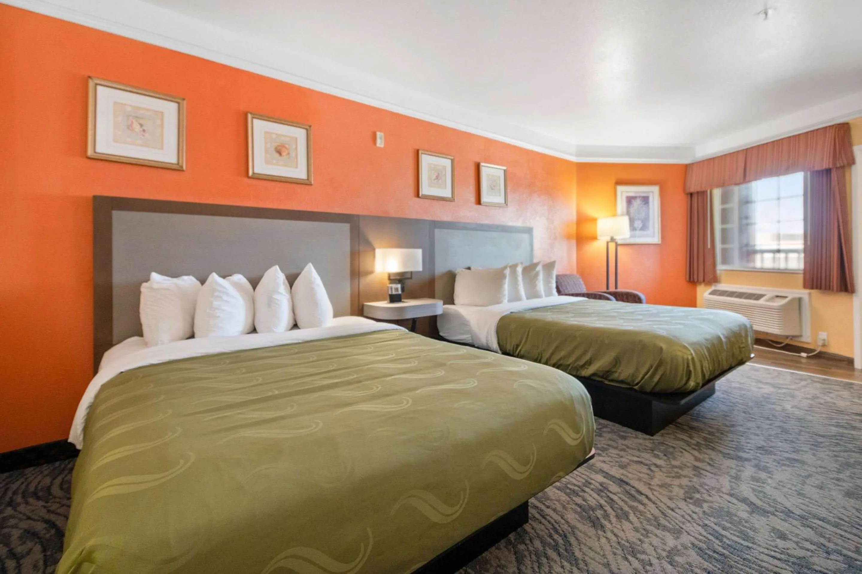 Bedroom, Bed in Quality Inn & Suites Galveston - Beachfront