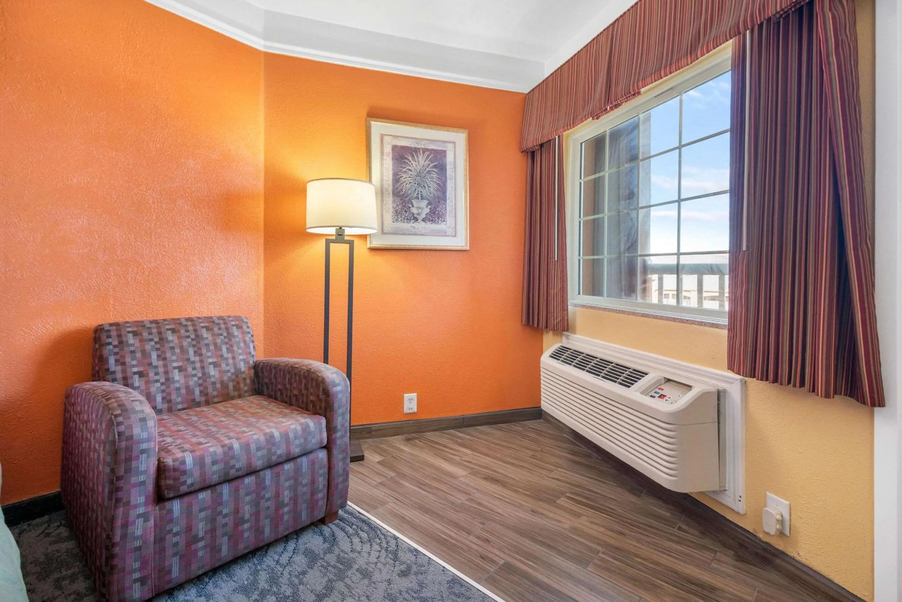 Bedroom in Quality Inn & Suites Galveston - Beachfront