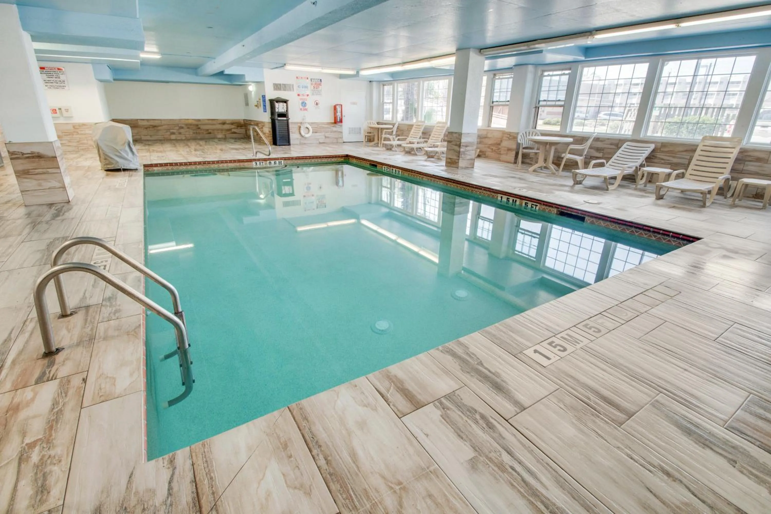 Swimming pool in Quality Inn & Suites Galveston - Beachfront