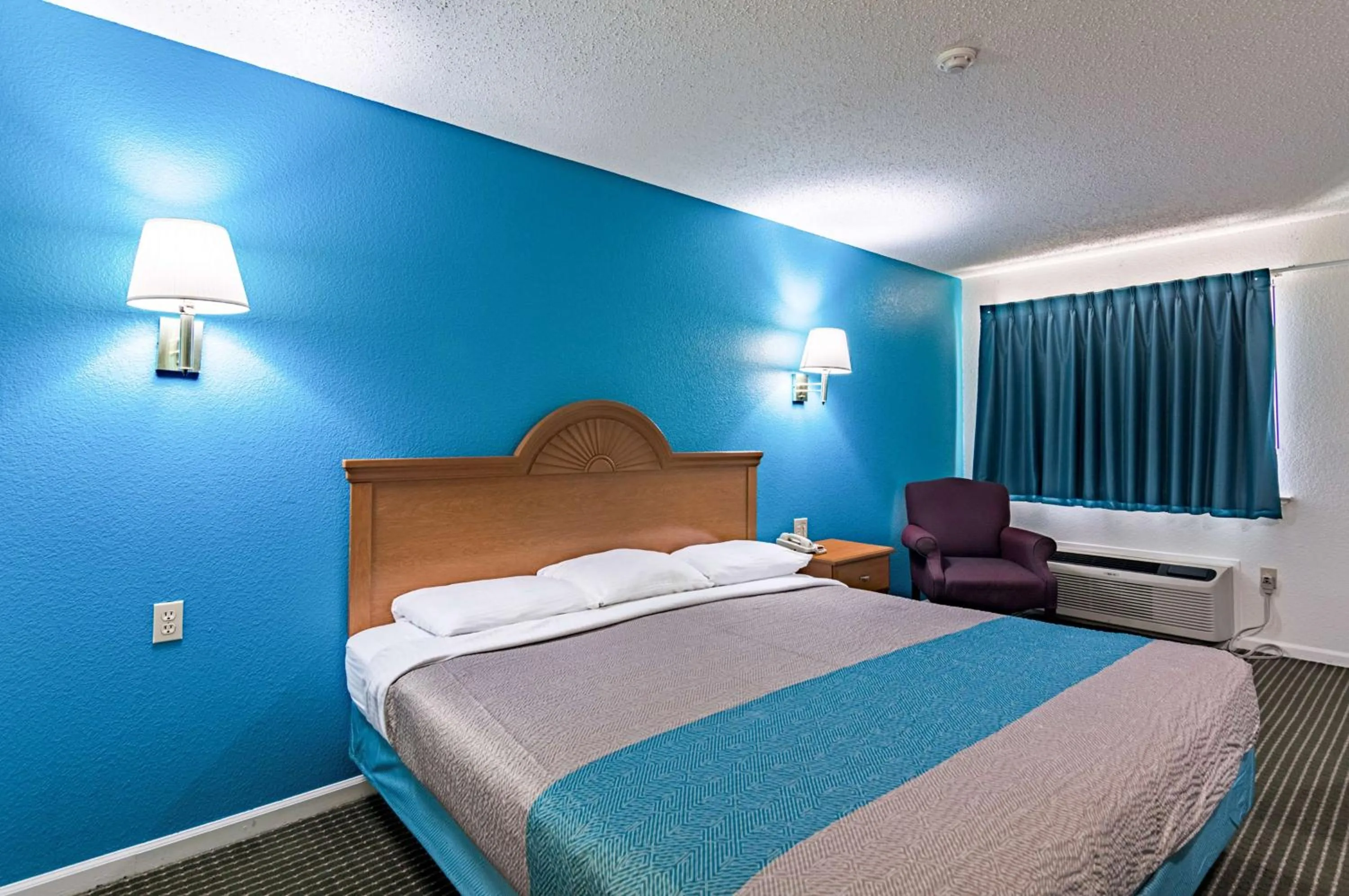 Photo of the whole room, Bed in Motel 6-Azle, TX