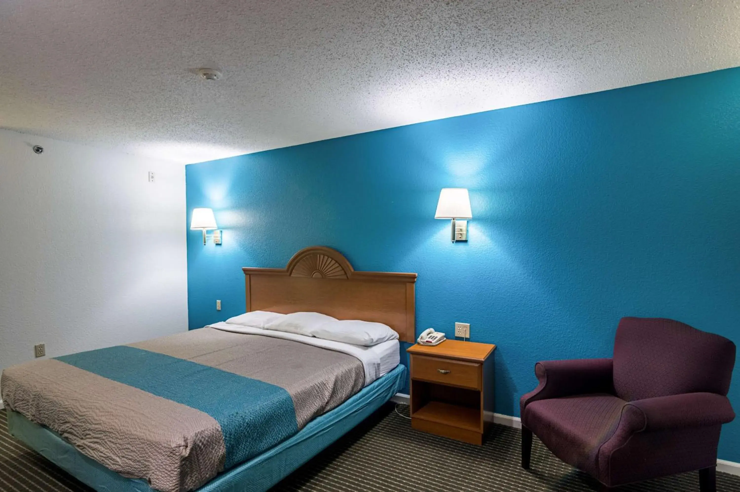 King Room - single occupancy - Disability Access - Non-Smoking in Motel 6-Azle, TX King Room - single occupancy - Disability Access - Non-Smoking in Motel 6-Azle, TX