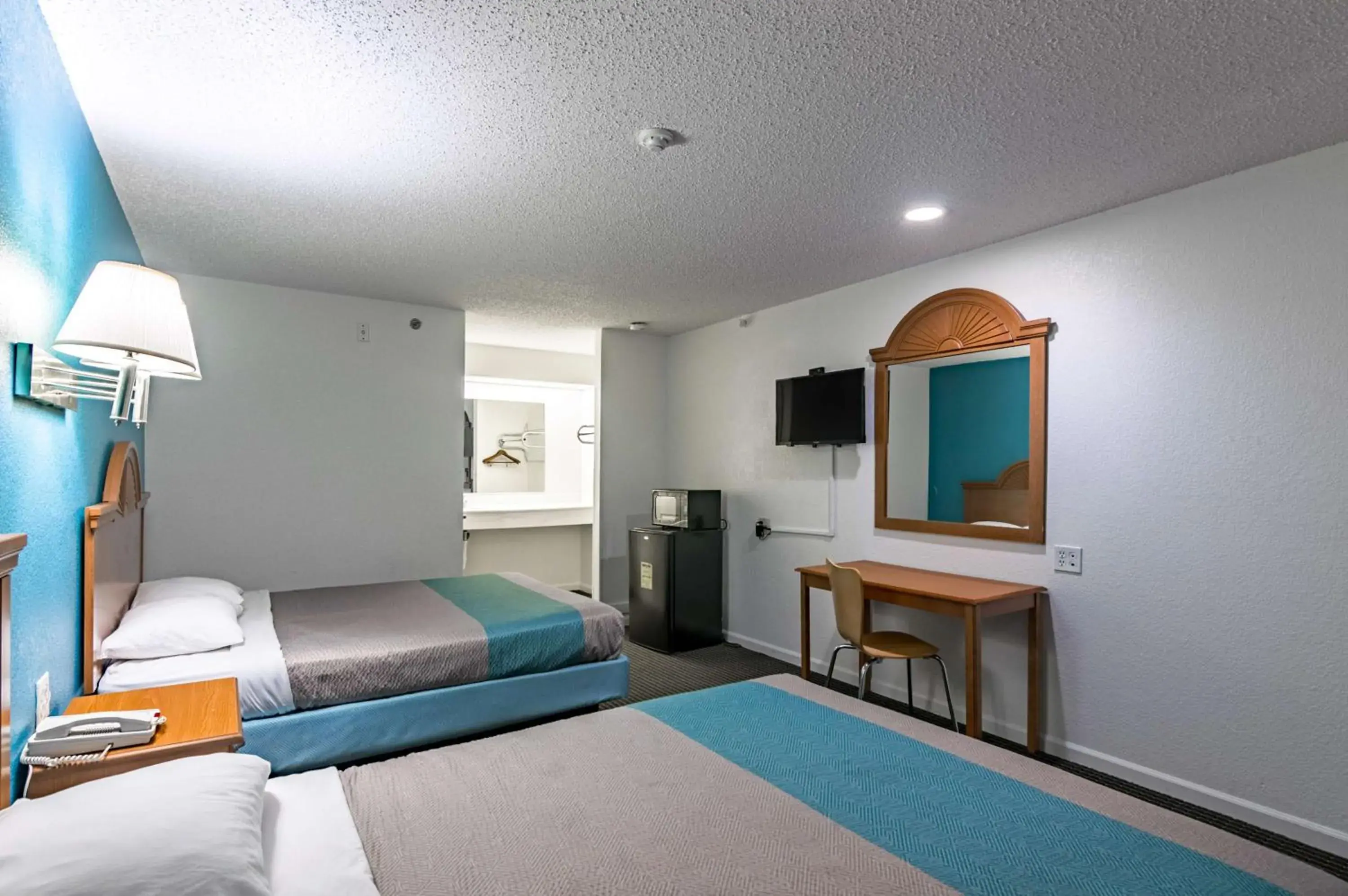 Deluxe Queen Room with Two Queen Beds - Non-Smoking in Motel 6-Azle, TX Deluxe Queen Room with Two Queen Beds - Non-Smoking in Motel 6-Azle, TX