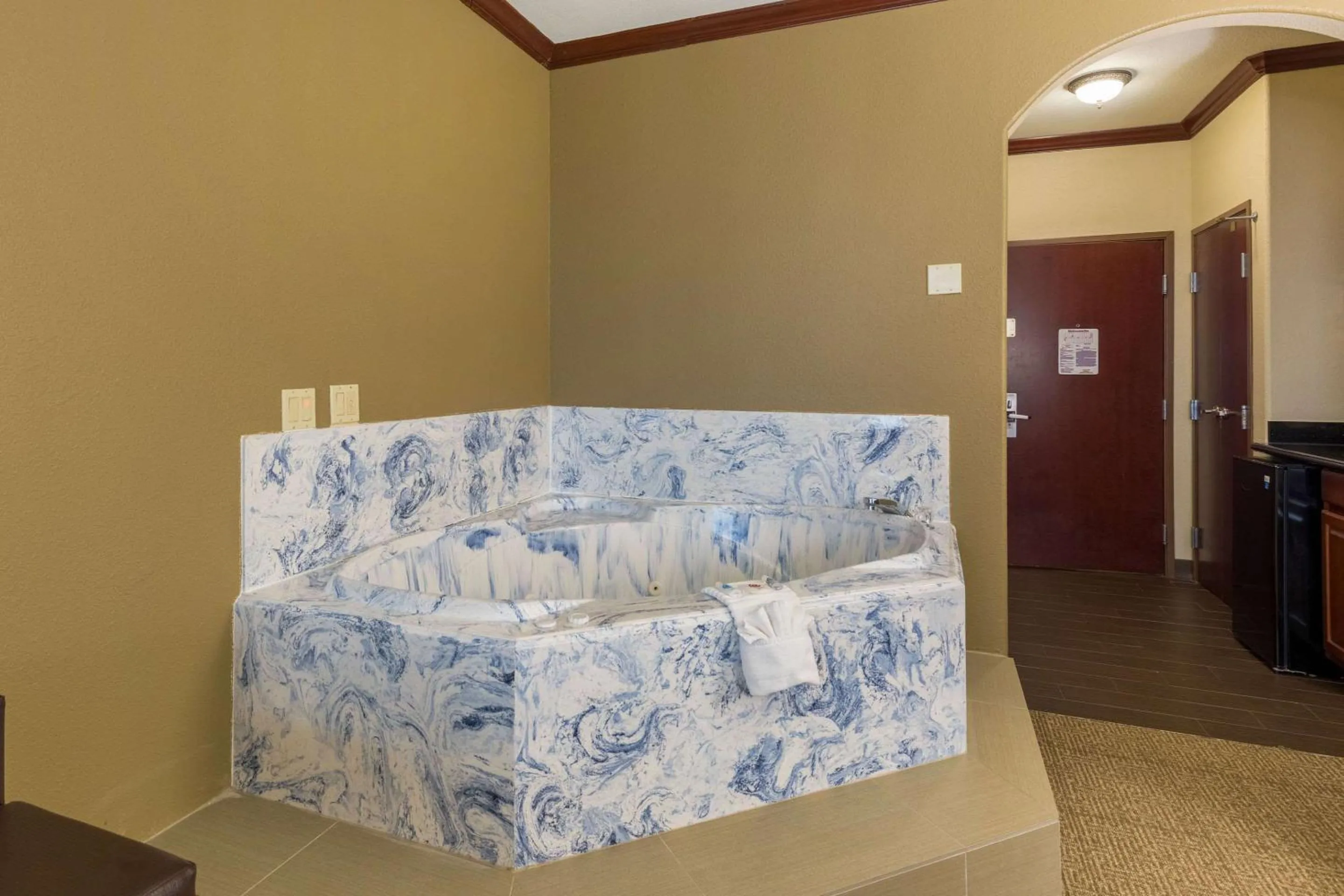 Photo of the whole room in Comfort Suites Galveston Cruise Port Area - Beachside