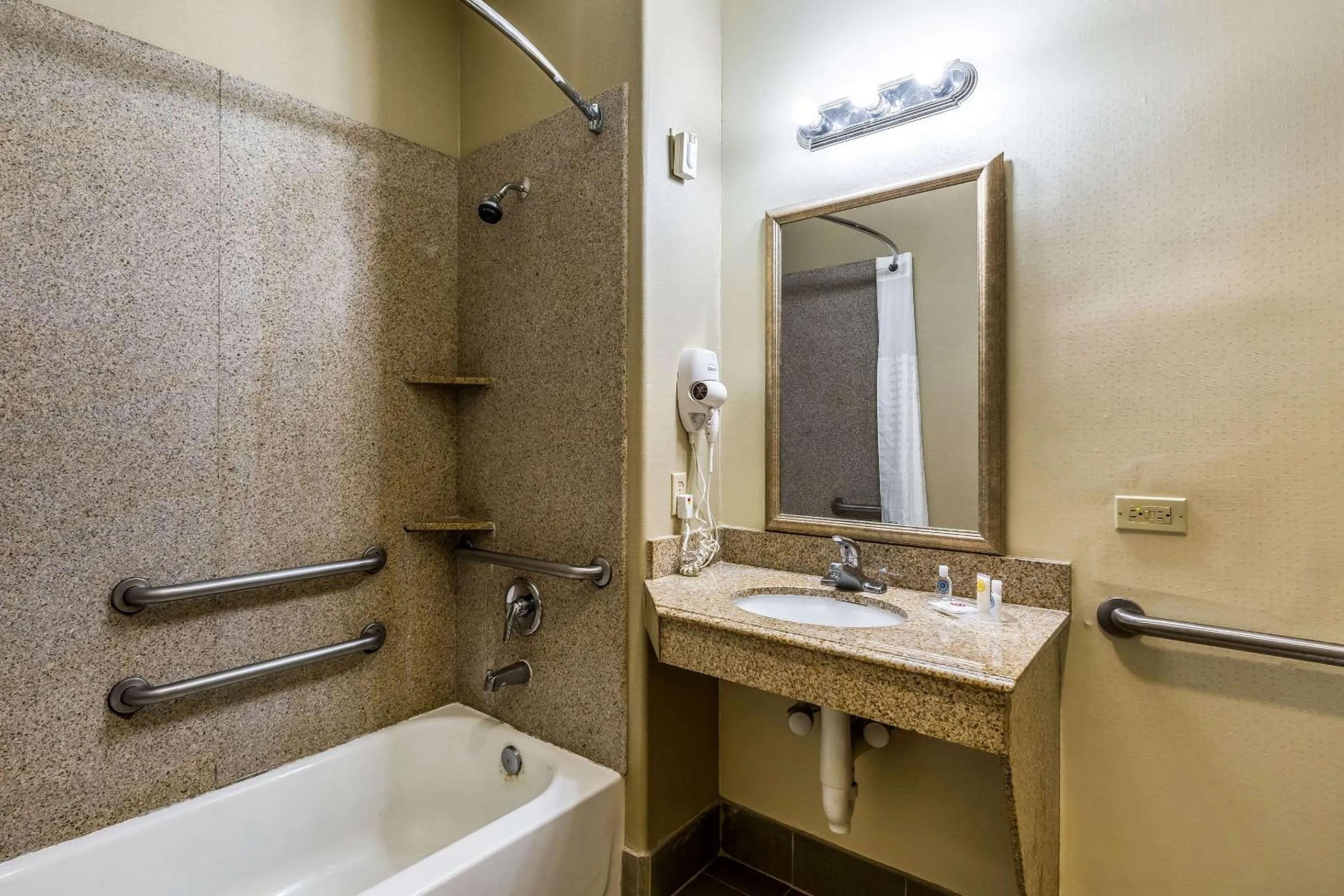 Bathroom in Comfort Suites Galveston Cruise Port Area - Beachside