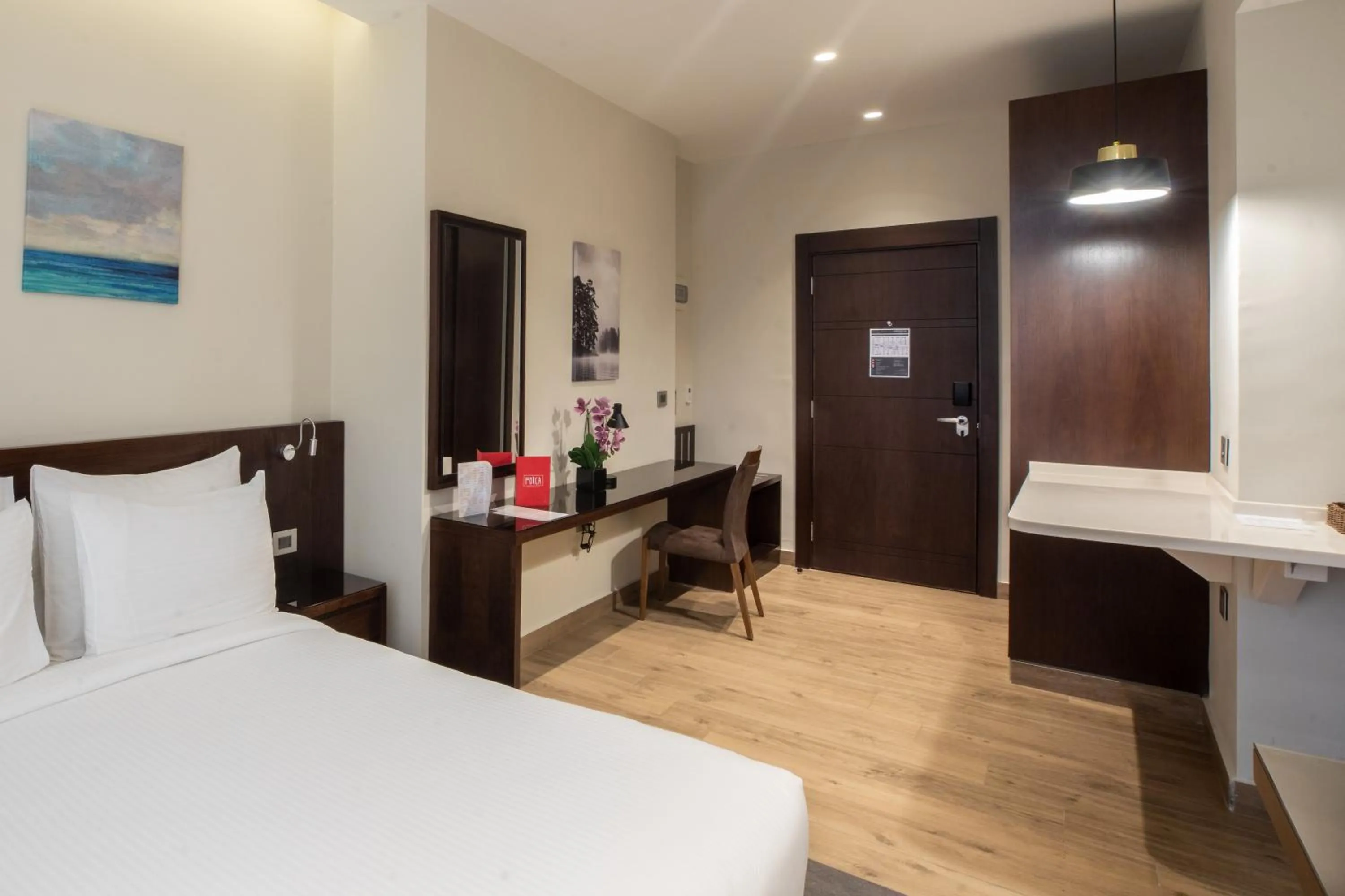 View (from property/room), Bed in The Compass Hotel