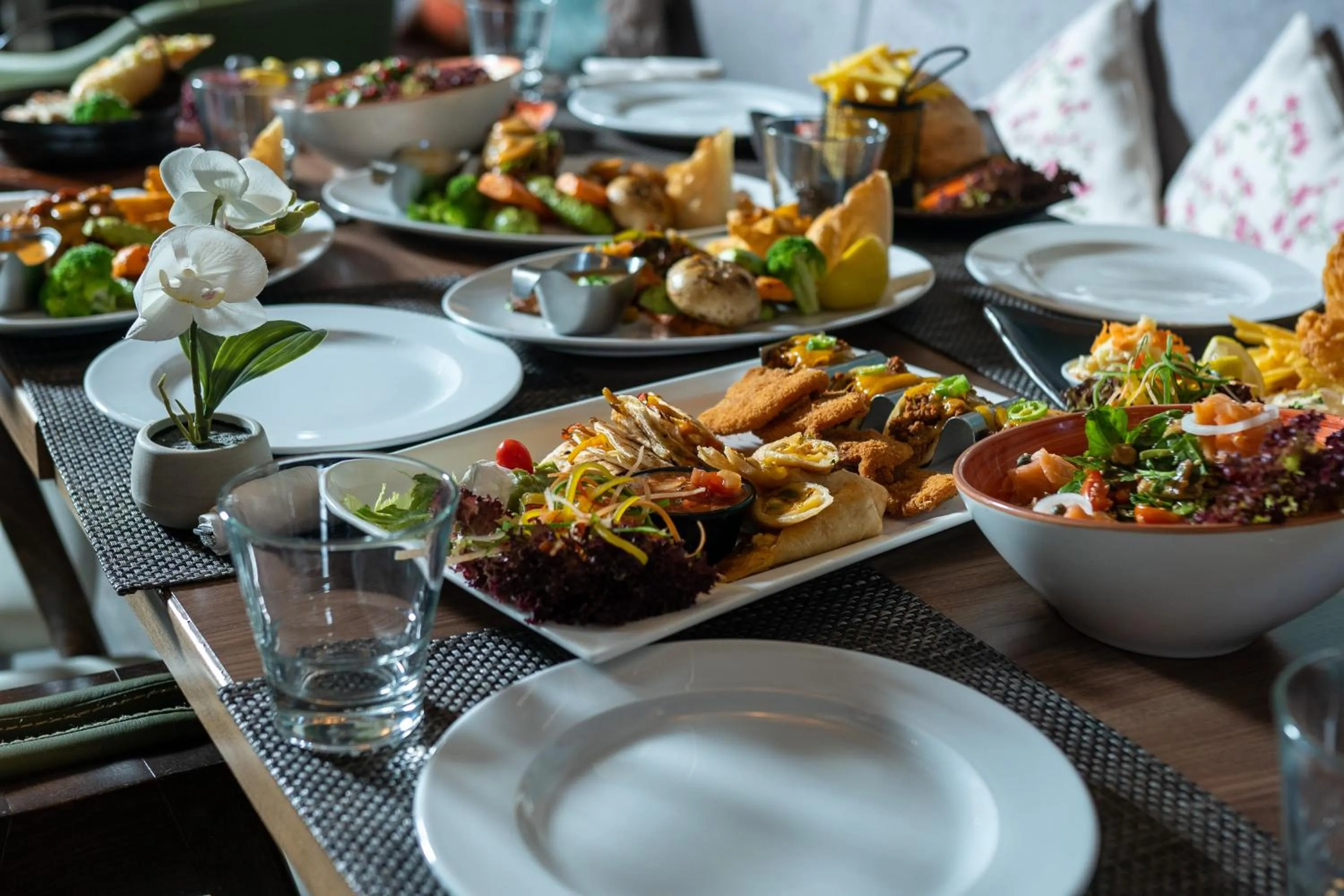 Restaurant/places to eat in The Compass Hotel