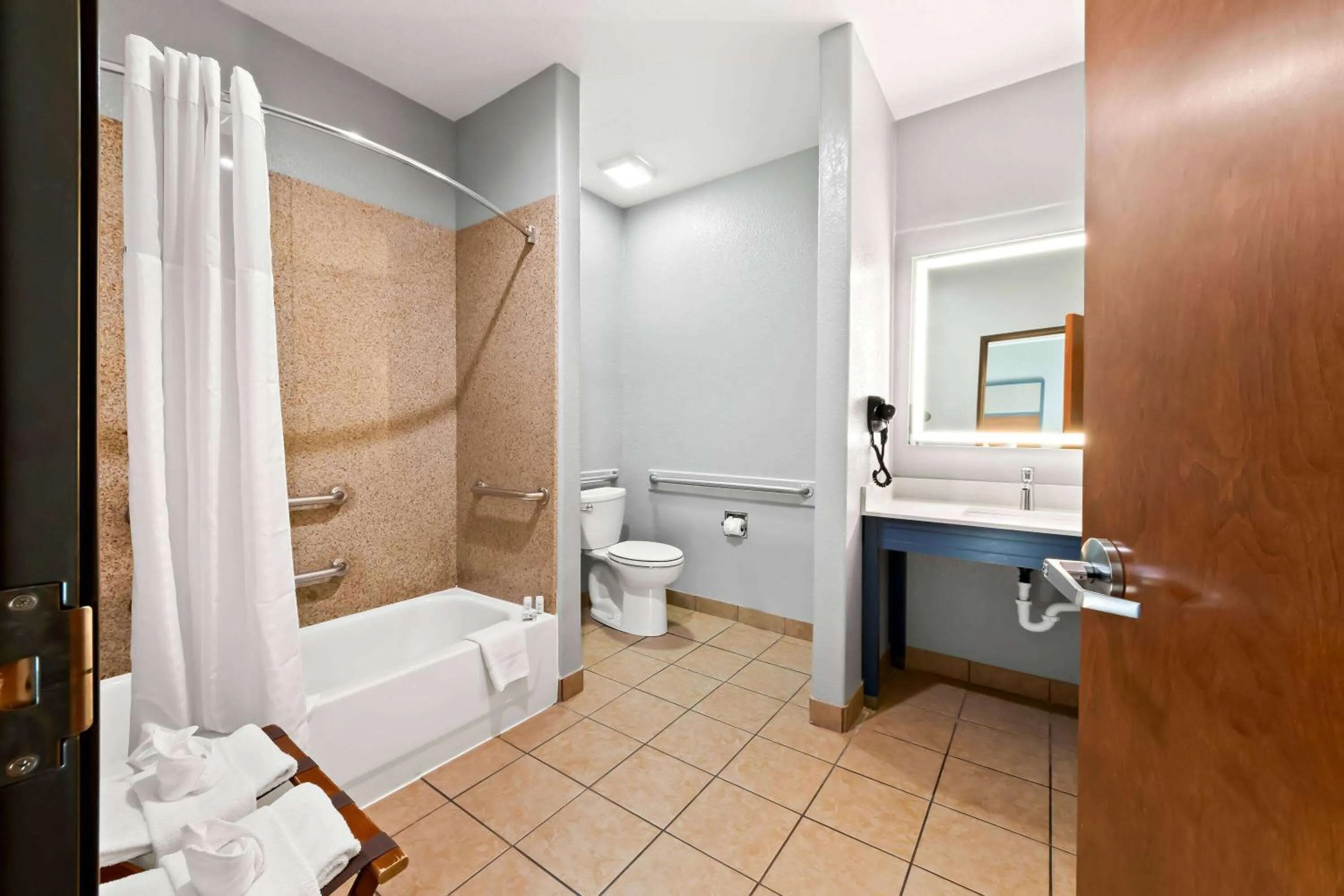 Bathroom in AmericInn by Wyndham New Braunfels