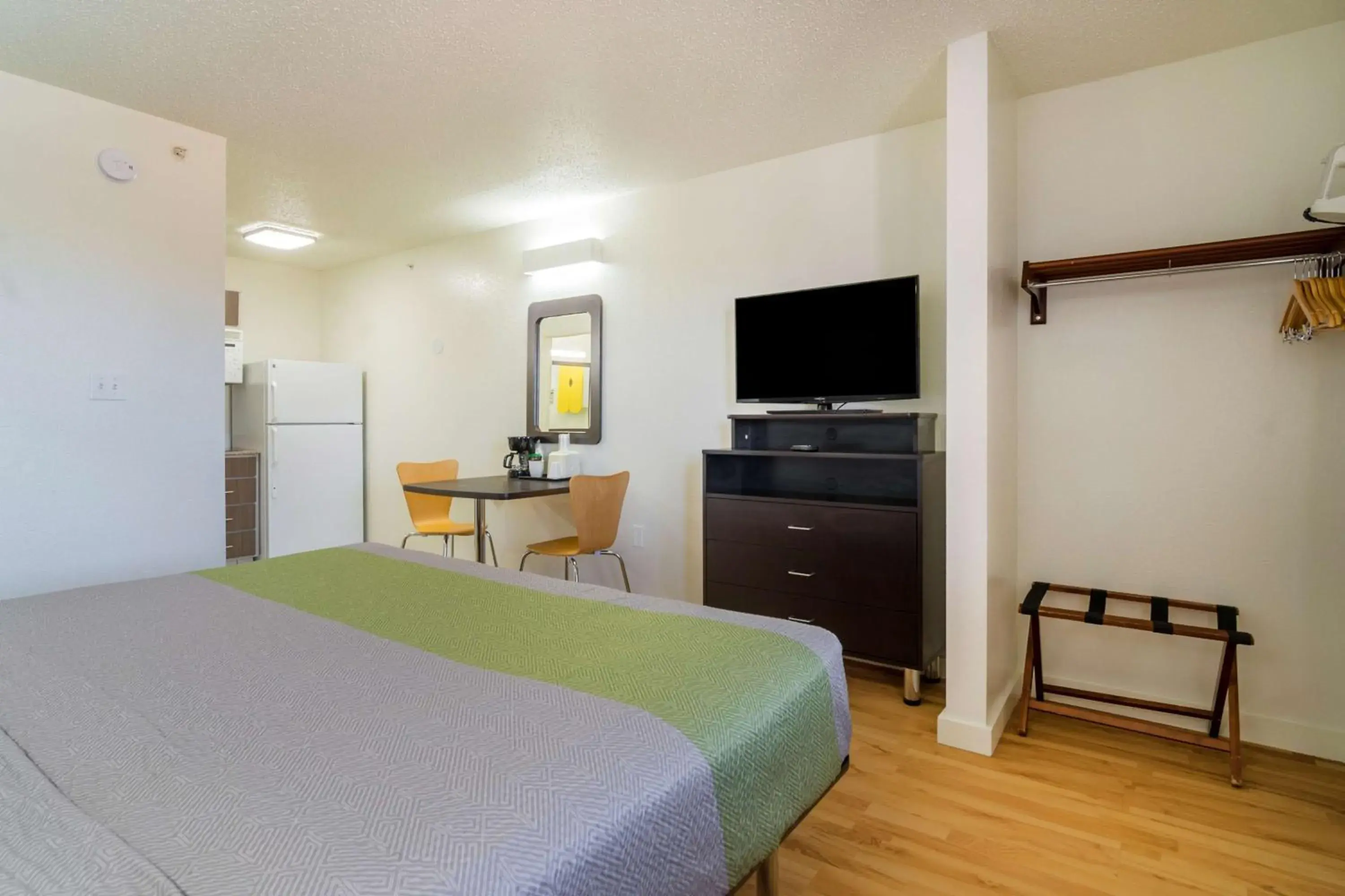 Suite - Non-Smoking in Studio 6-Plano, TX - Dallas - Plano Medical Center Suite - Non-Smoking in Studio 6-Plano, TX - Dallas - Plano Medical Center