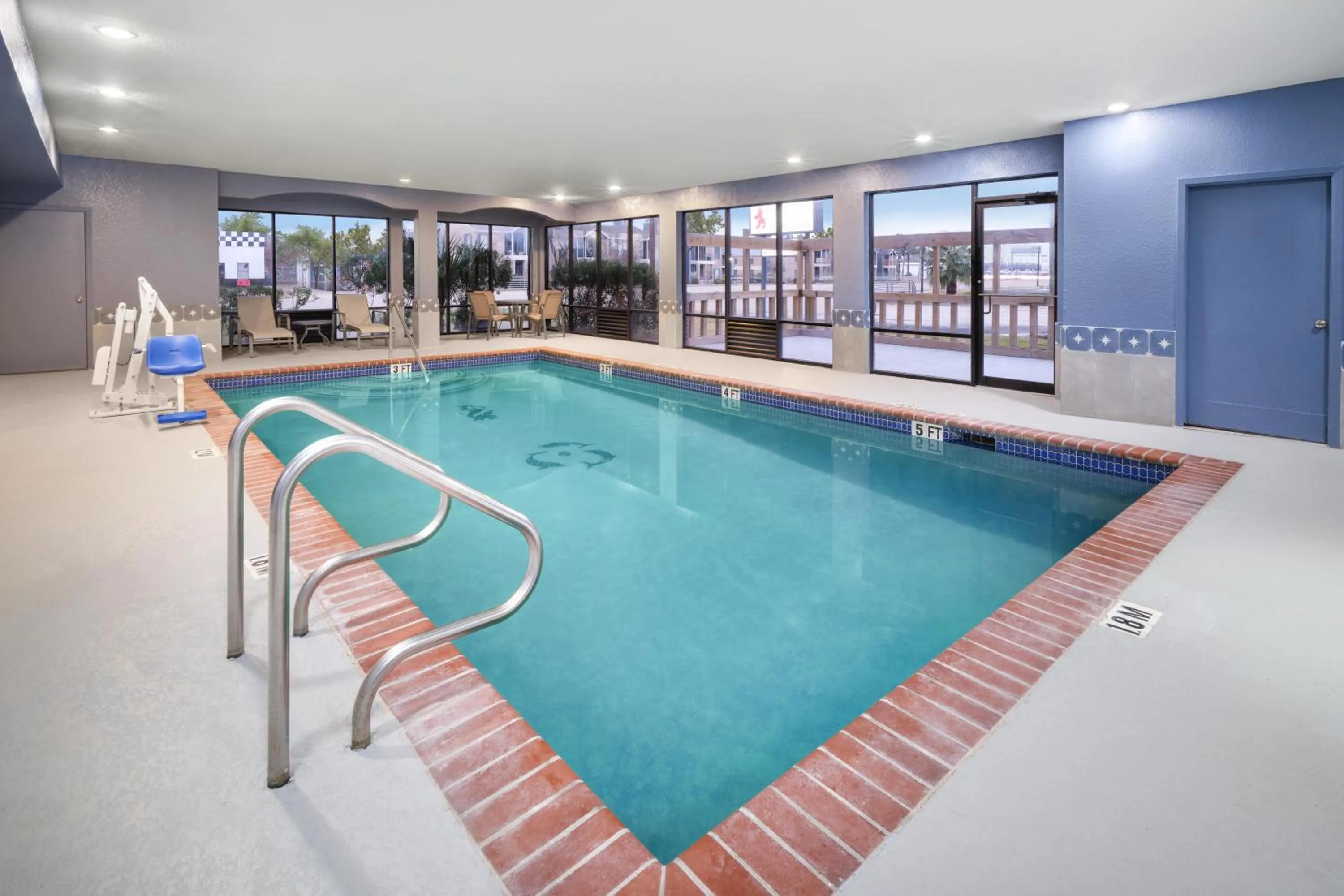 Swimming pool in Melrose @ Seabrook, BW Signature Collection by Best Western