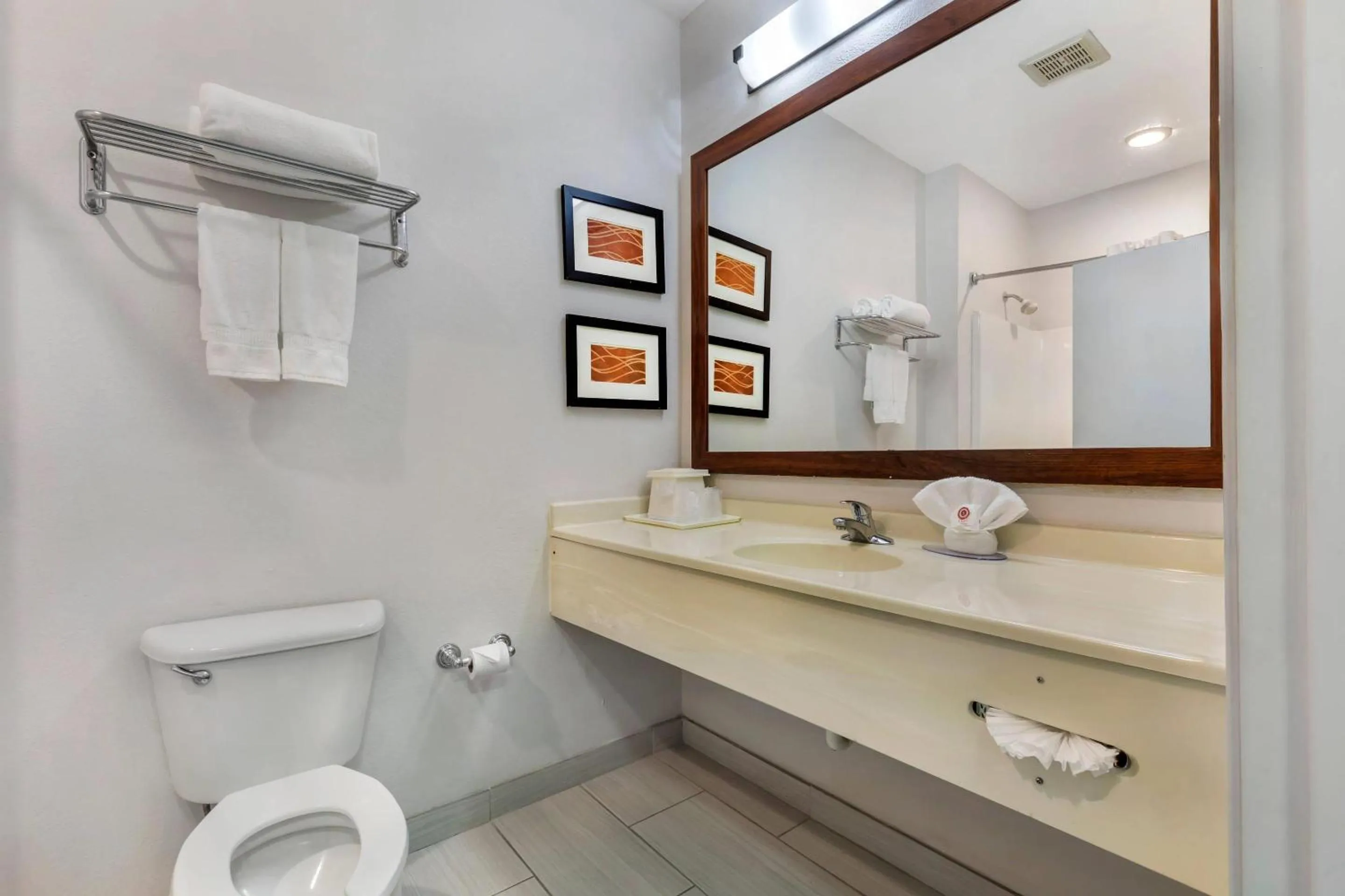 Bedroom in Comfort Inn & Suites Red Oak - Dallas Area